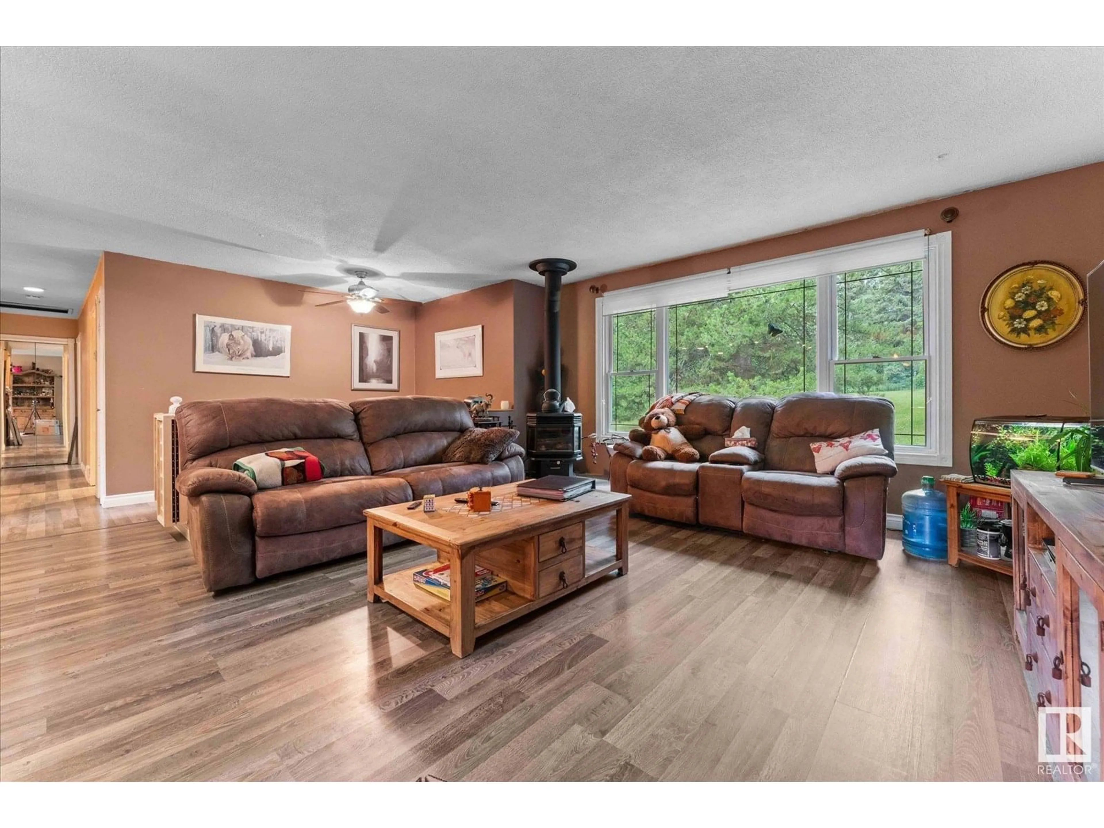 Living room with furniture, wood/laminate floor for 53027 RGE ROAD 20, Rural Parkland County Alberta T7Y2G8