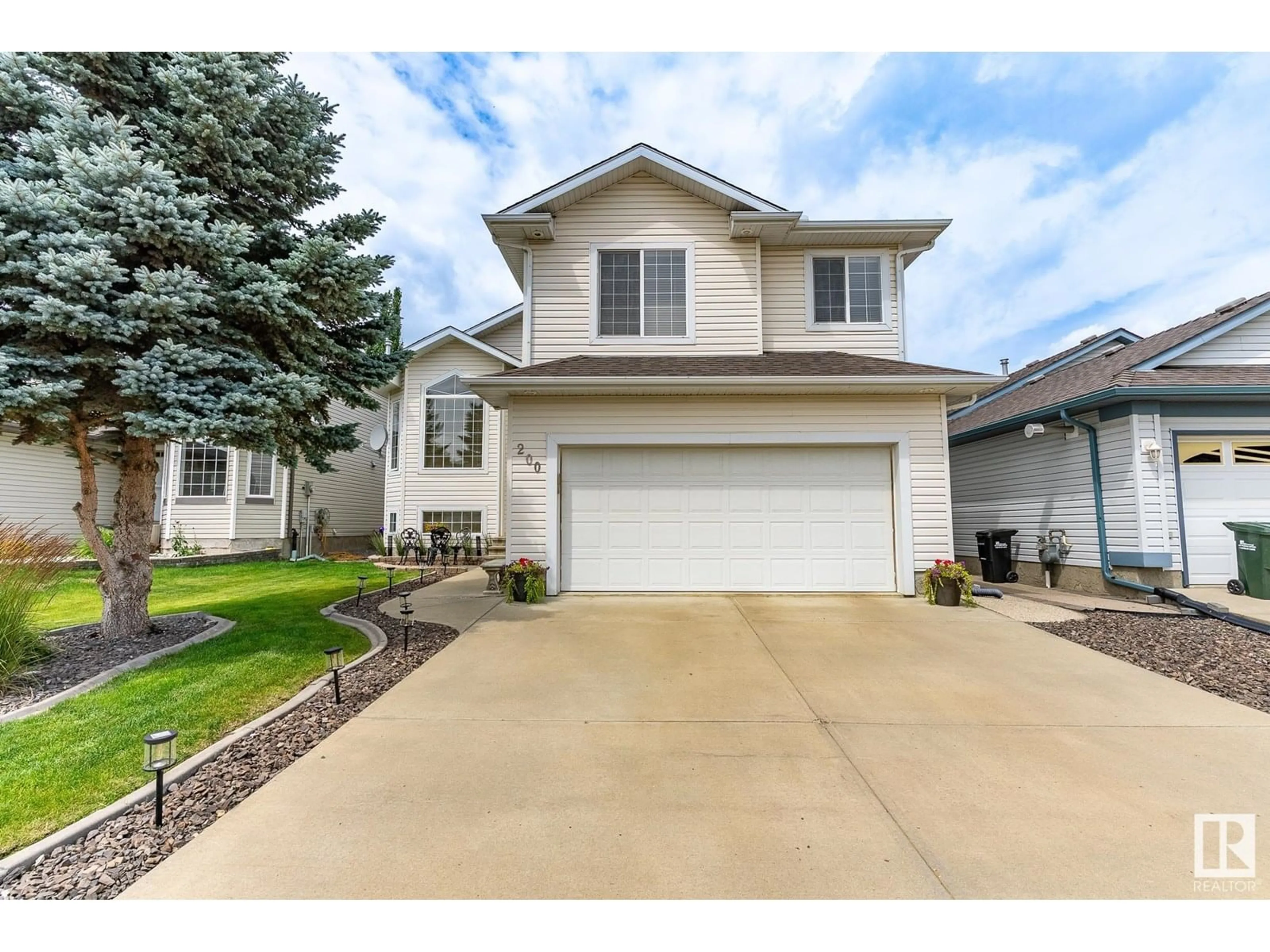 Home with vinyl exterior material, street for 200 FORREST DR, Sherwood Park Alberta T8A6A9