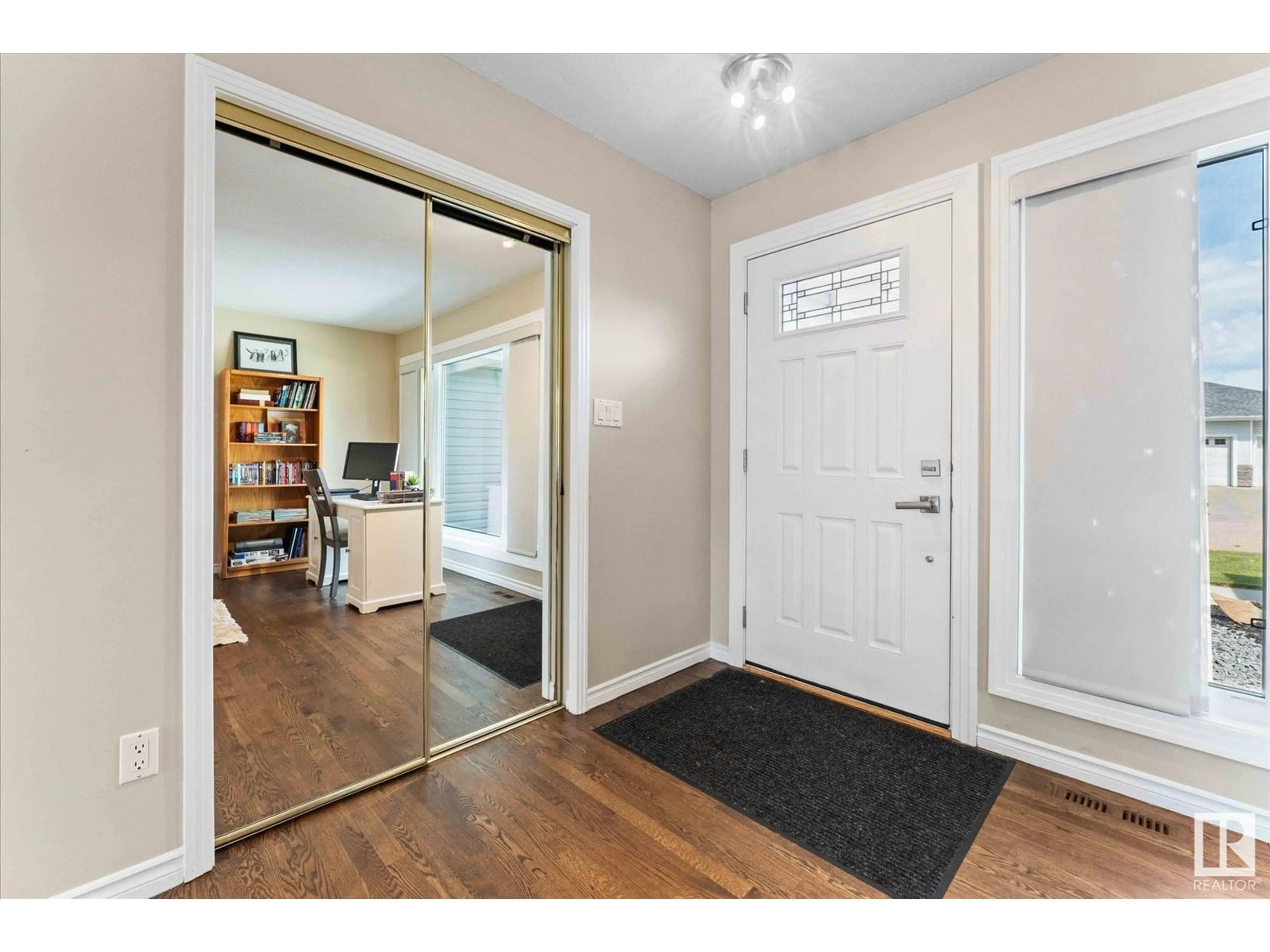 Indoor entryway for 12 ARBOUR CL, Ardrossan Alberta T8E2A2
