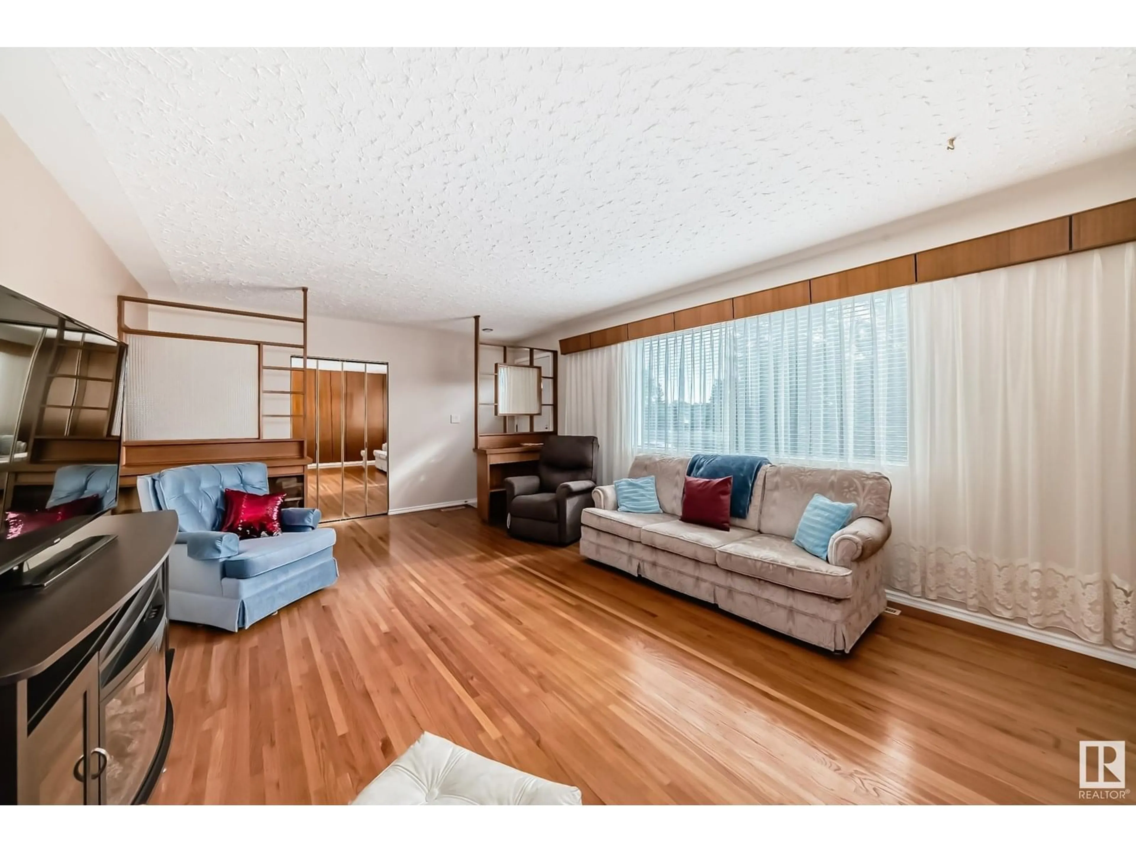 Living room with furniture, wood/laminate floor for 13318 91 ST, Edmonton Alberta T5E3P8