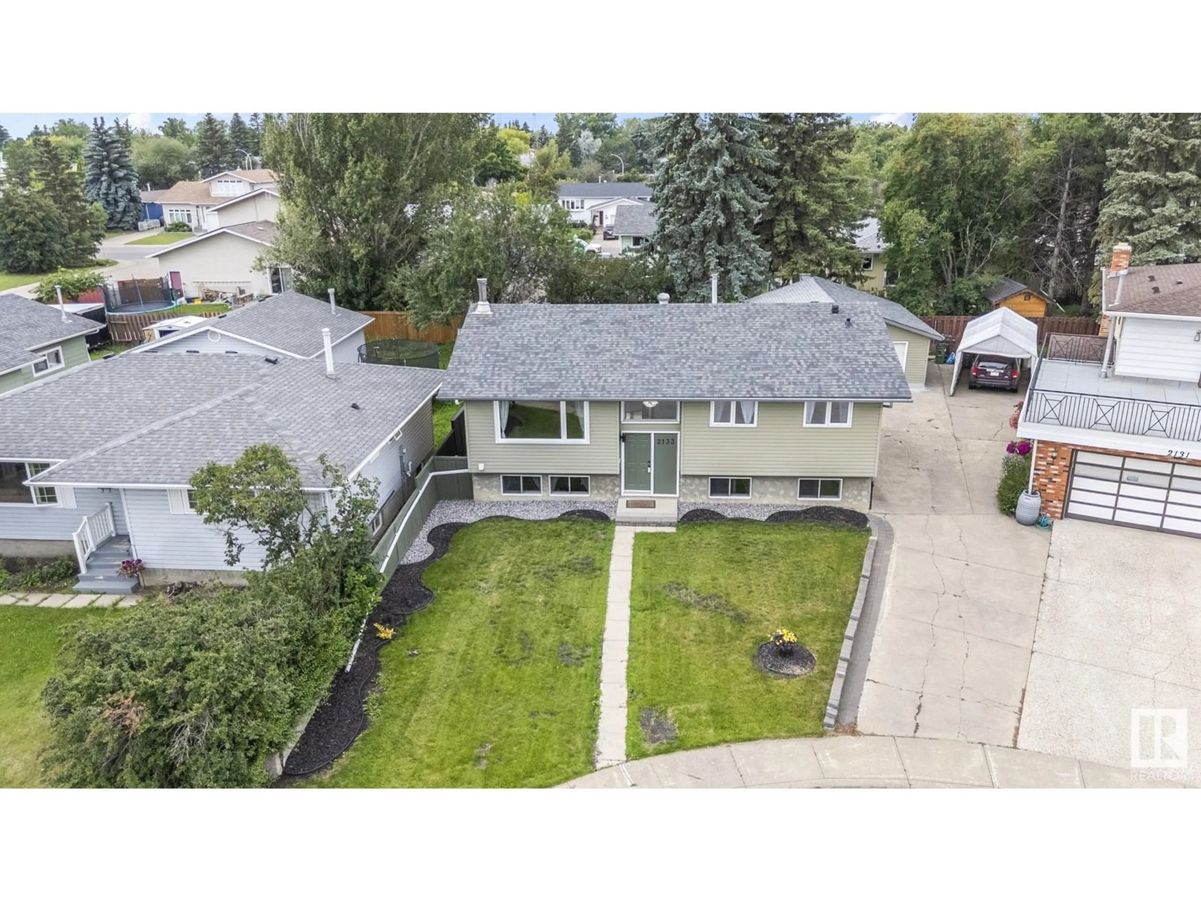 A pic from outside/outdoor area/front of a property/back of a property/a pic from drone, street for NW - 2133 85 ST, Edmonton Alberta T6K2G1