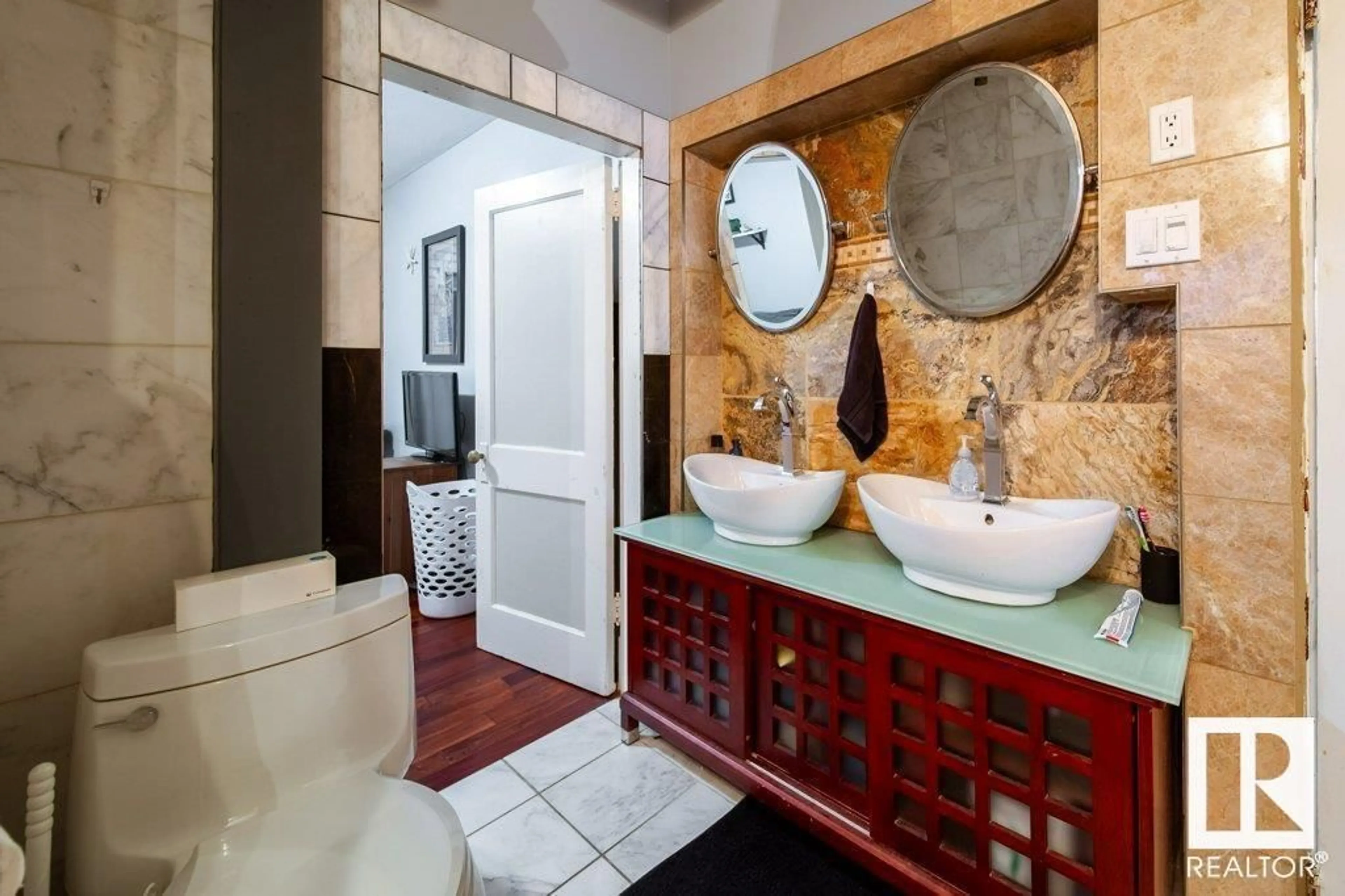 Contemporary bathroom, ceramic/tile floor for 10417 85 AV, Edmonton Alberta T6E2K2