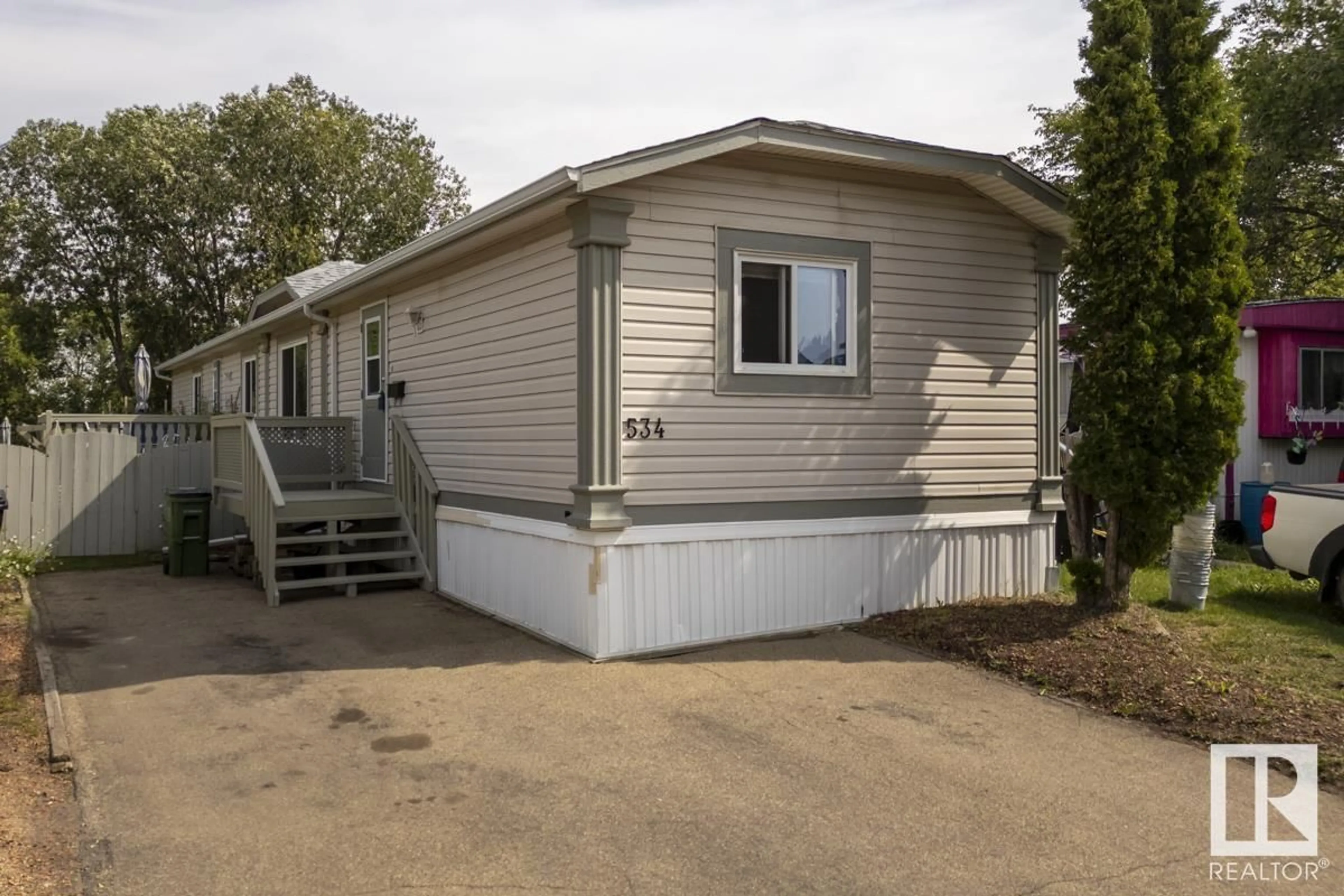 Home with vinyl exterior material, street for NW - 534 EVERGREEN PA, Edmonton Alberta T5Y4M2