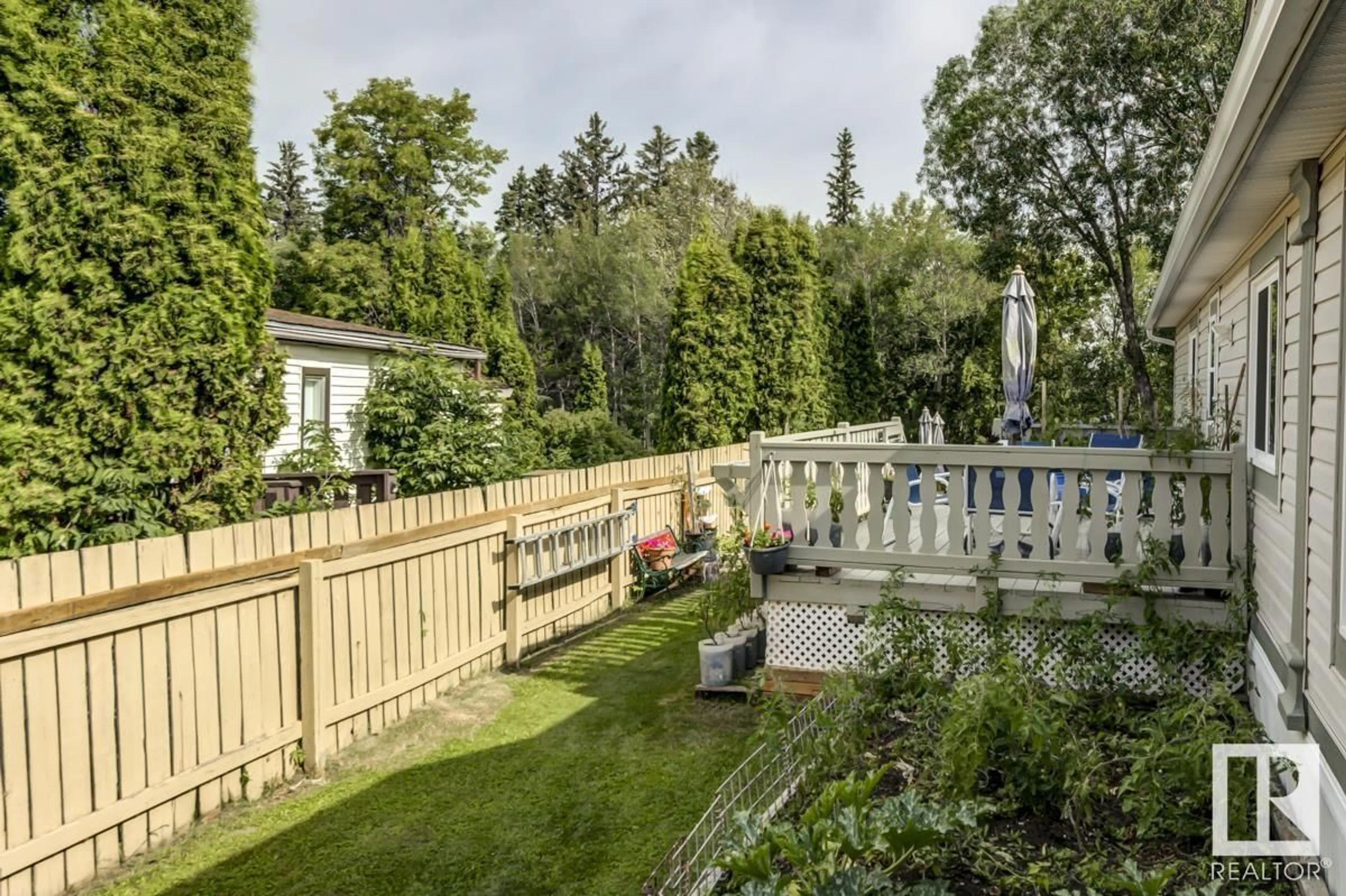 Patio, unknown for NW - 534 EVERGREEN PA, Edmonton Alberta T5Y4M2