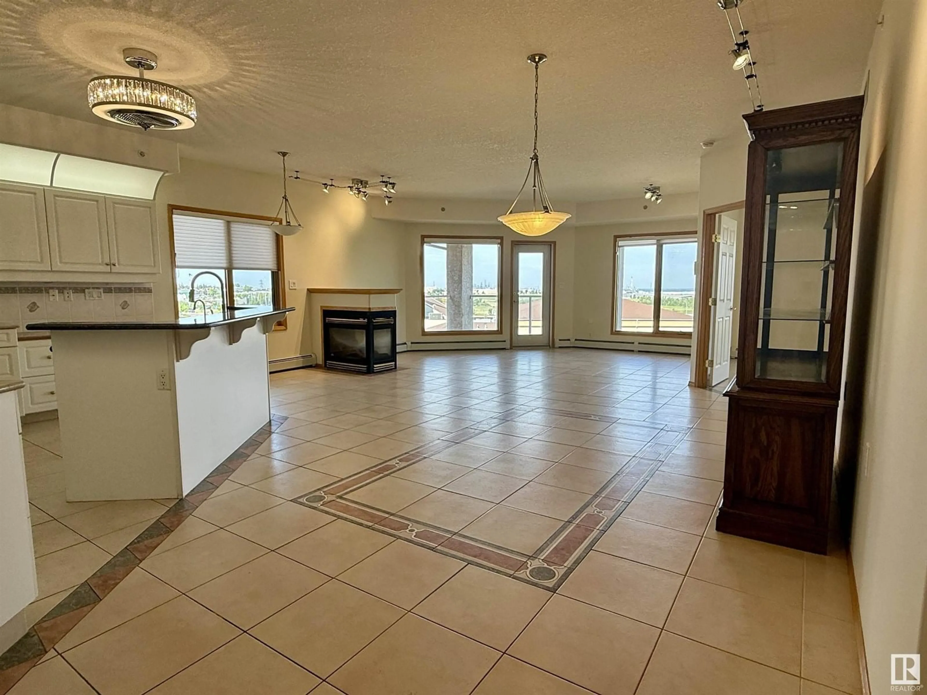 Indoor foyer for #414 - 200 BETHEL DR, Sherwood Park Alberta T8H2C5