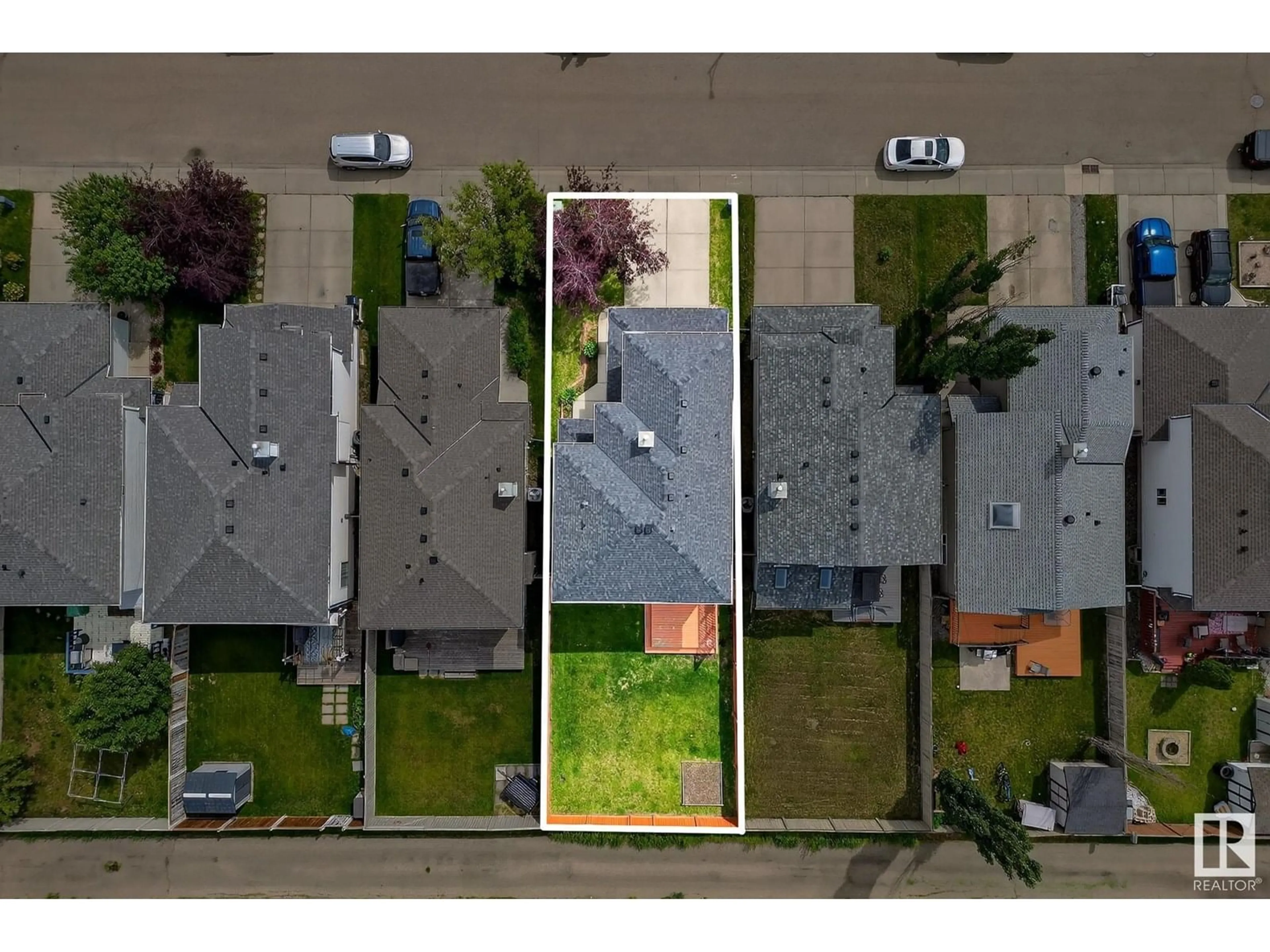 A pic from outside/outdoor area/front of a property/back of a property/a pic from drone, street for SW - 8516 7 AV, Edmonton Alberta T6X1J2
