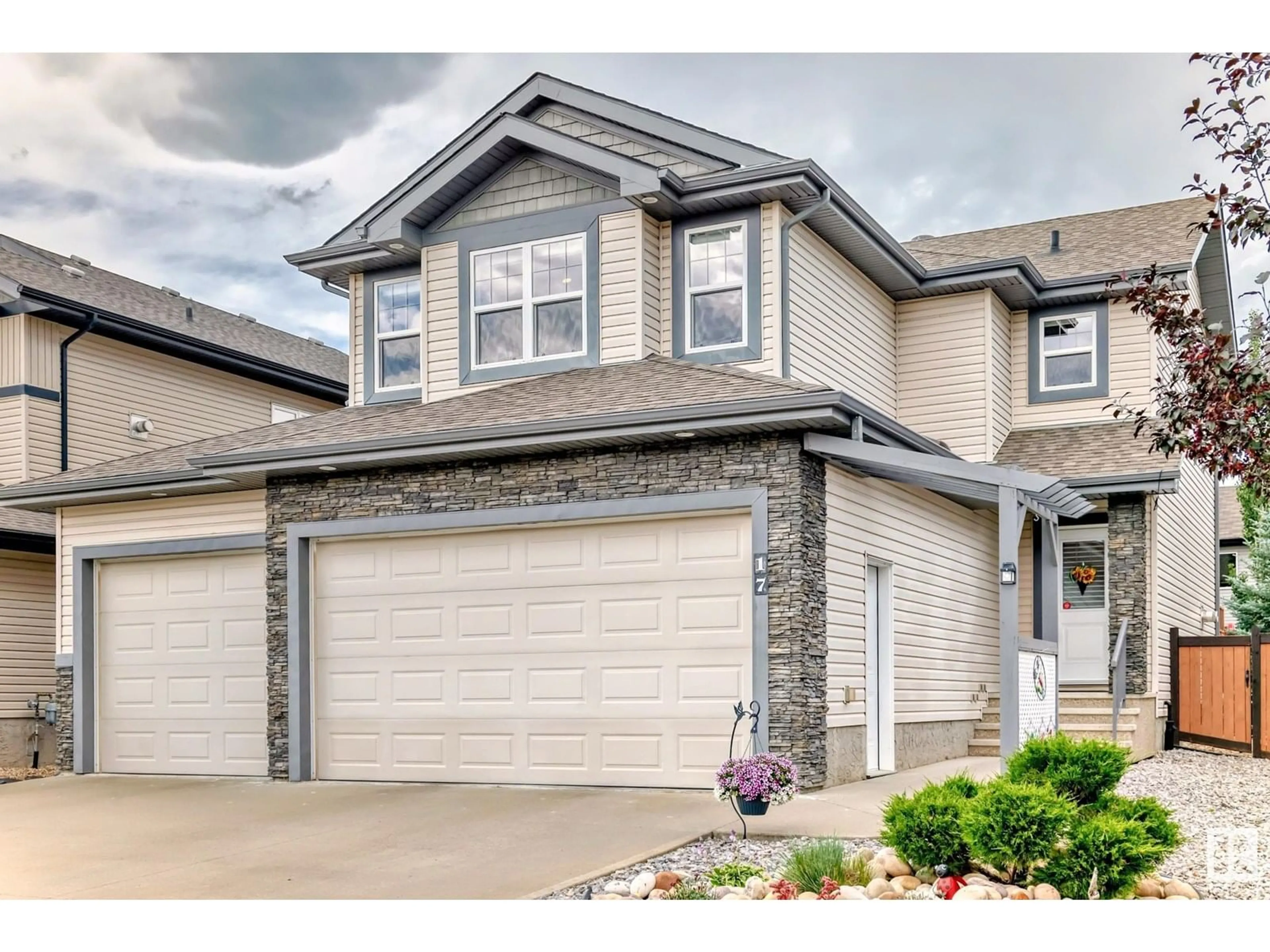Home with vinyl exterior material, street for 17 NAULT CR, St. Albert Alberta T8N4L3