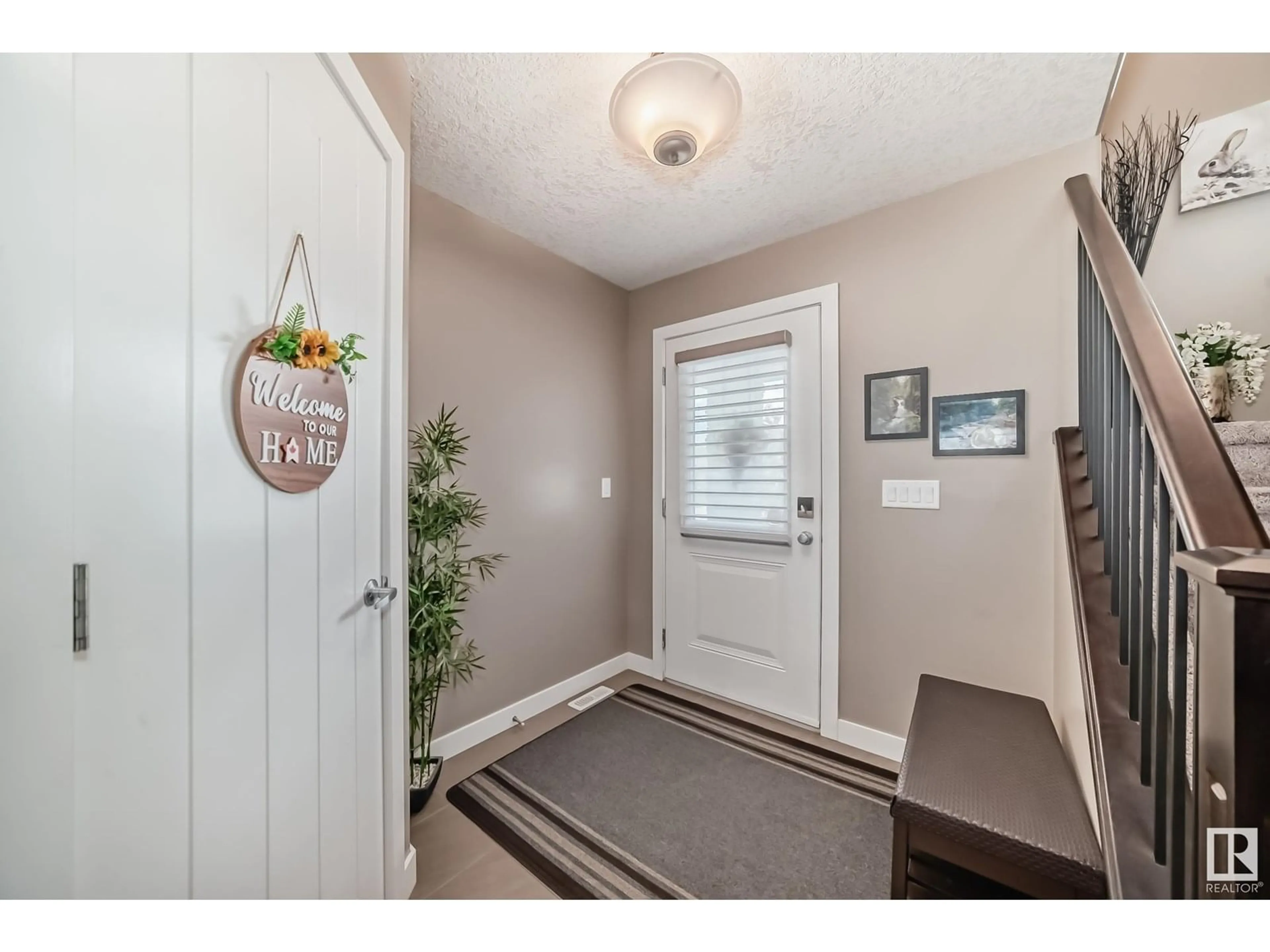 Indoor entryway for 17 NAULT CR, St. Albert Alberta T8N4L3