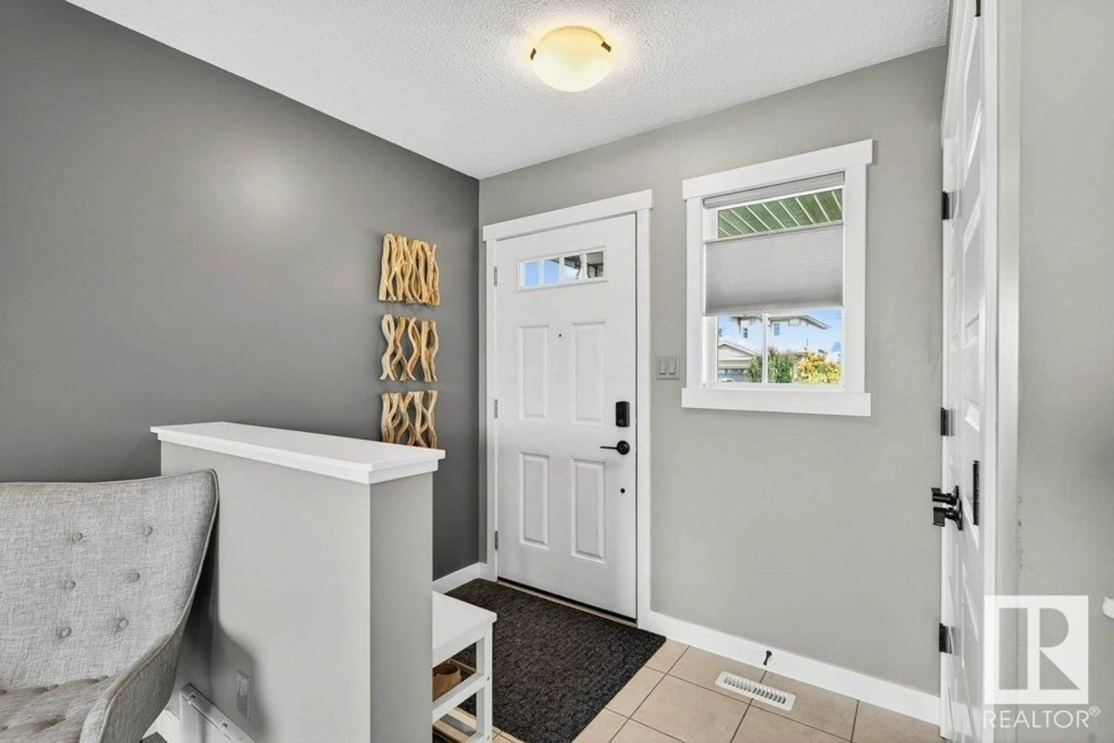Indoor entryway for 237 BRICKYARD CV, Stony Plain Alberta T7Z0L1