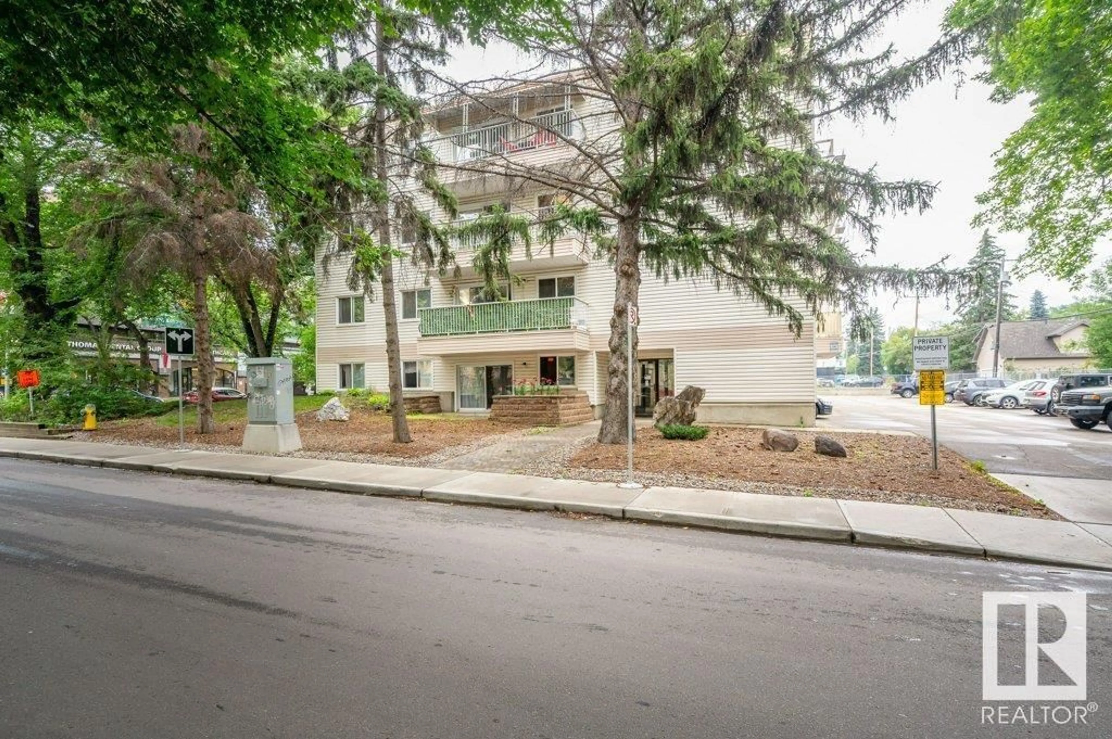 Patio, street for 306 - 8149 111 ST, Edmonton Alberta T6G2P1