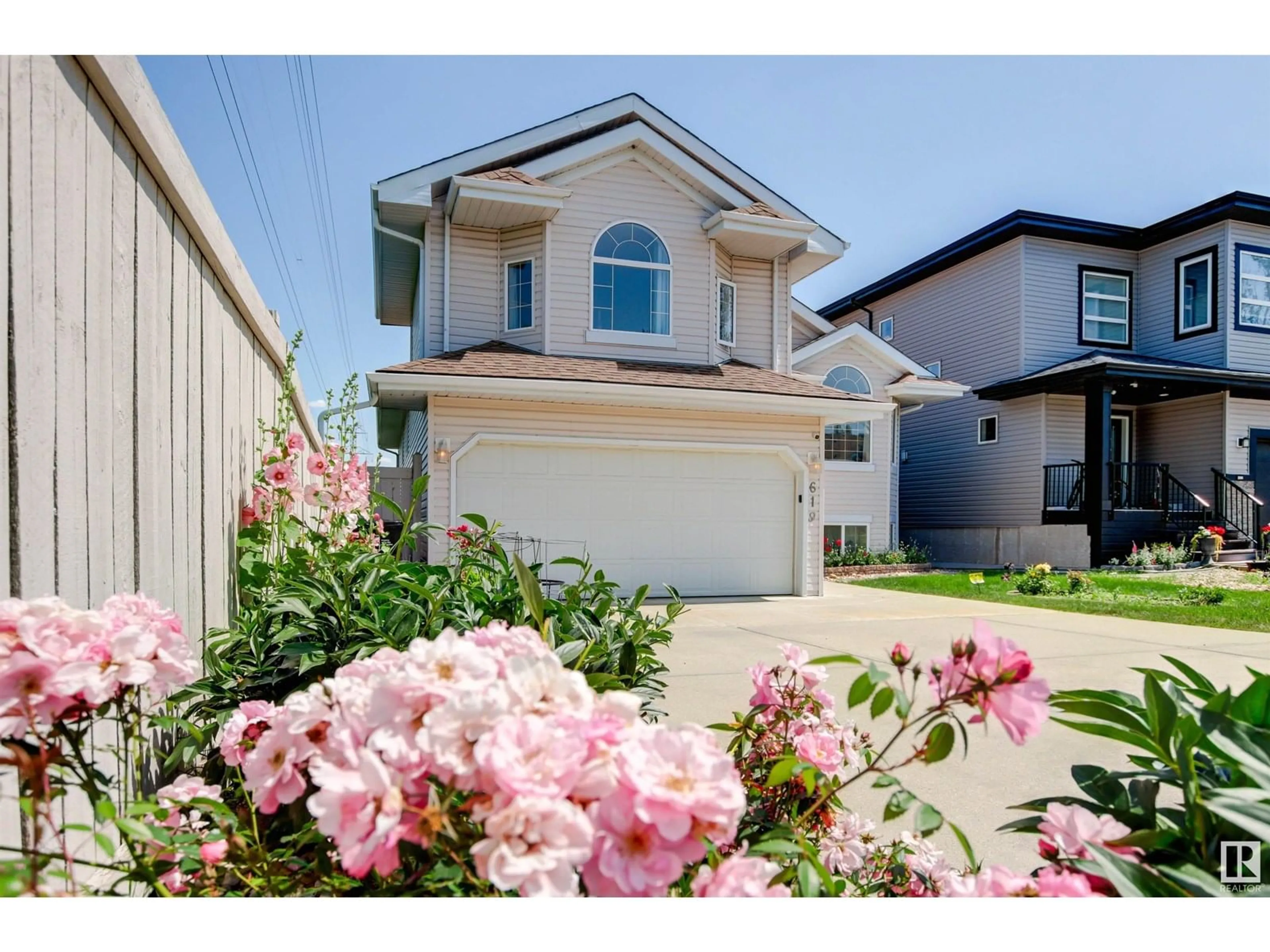 Home with vinyl exterior material, street for 619 LAYTON CO, Edmonton Alberta T6R2S9