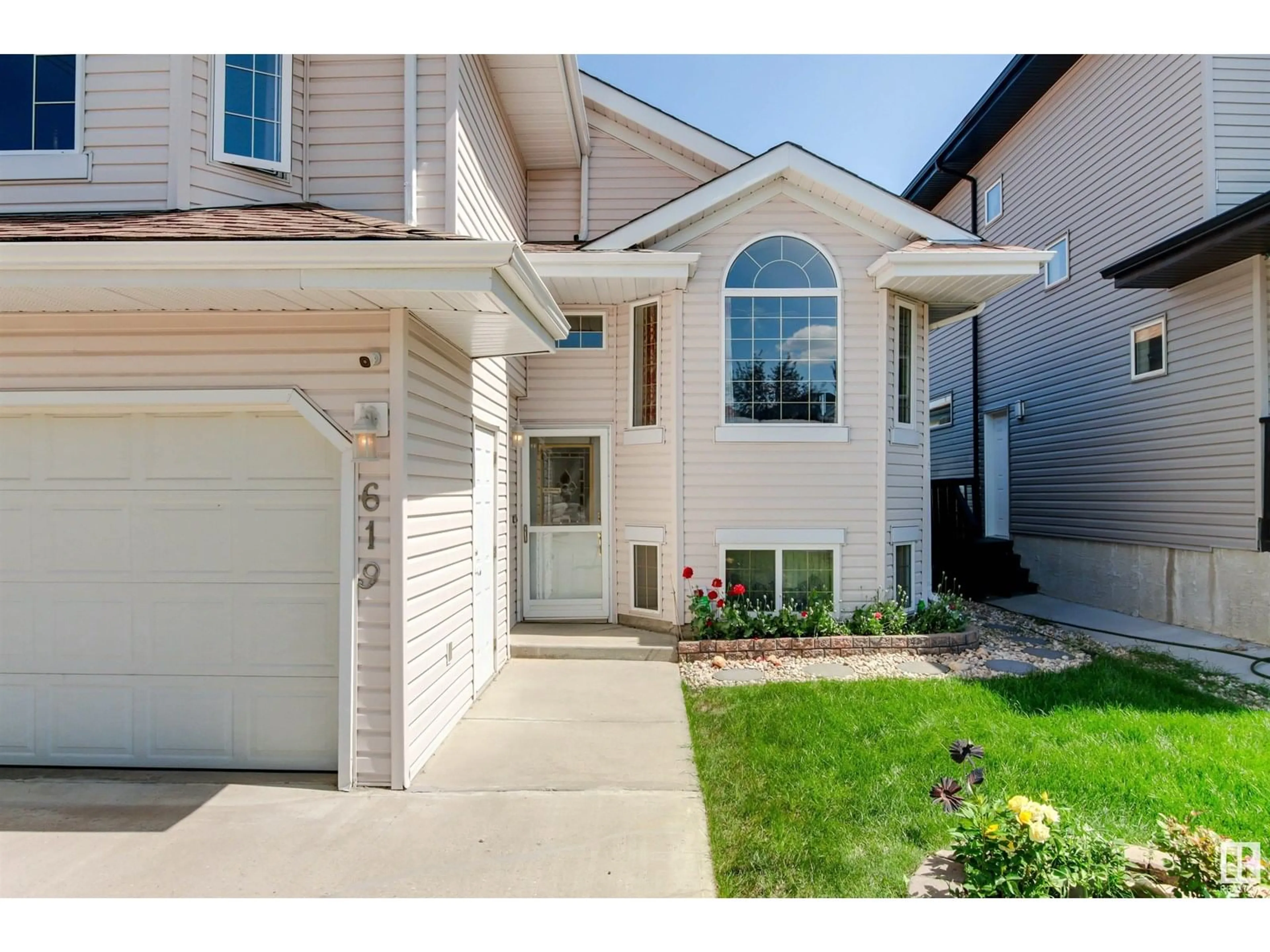 Home with vinyl exterior material, street for 619 LAYTON CO, Edmonton Alberta T6R2S9