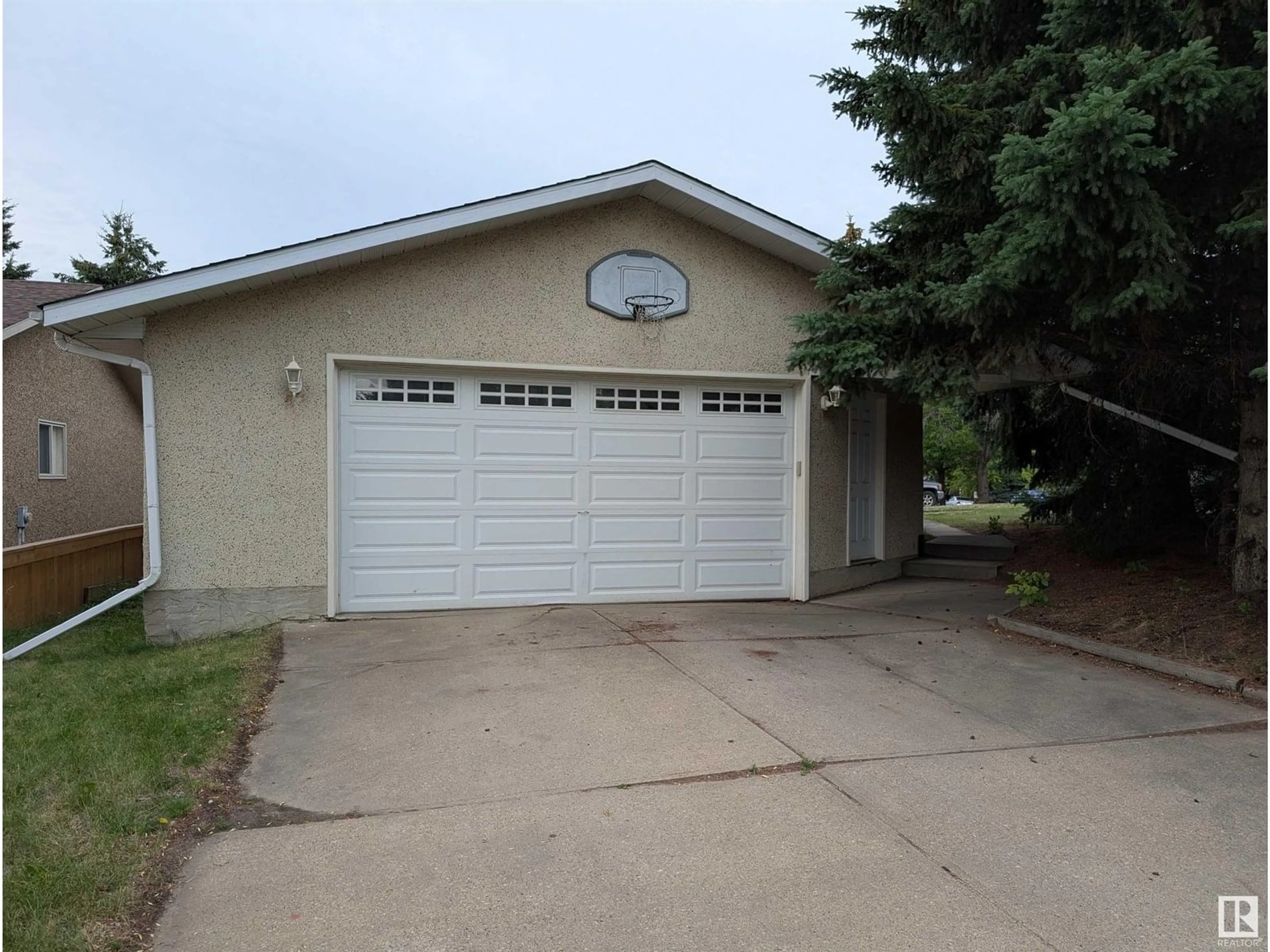 Indoor garage for 26 LOUISBOURG PL, St. Albert Alberta T8N4L5