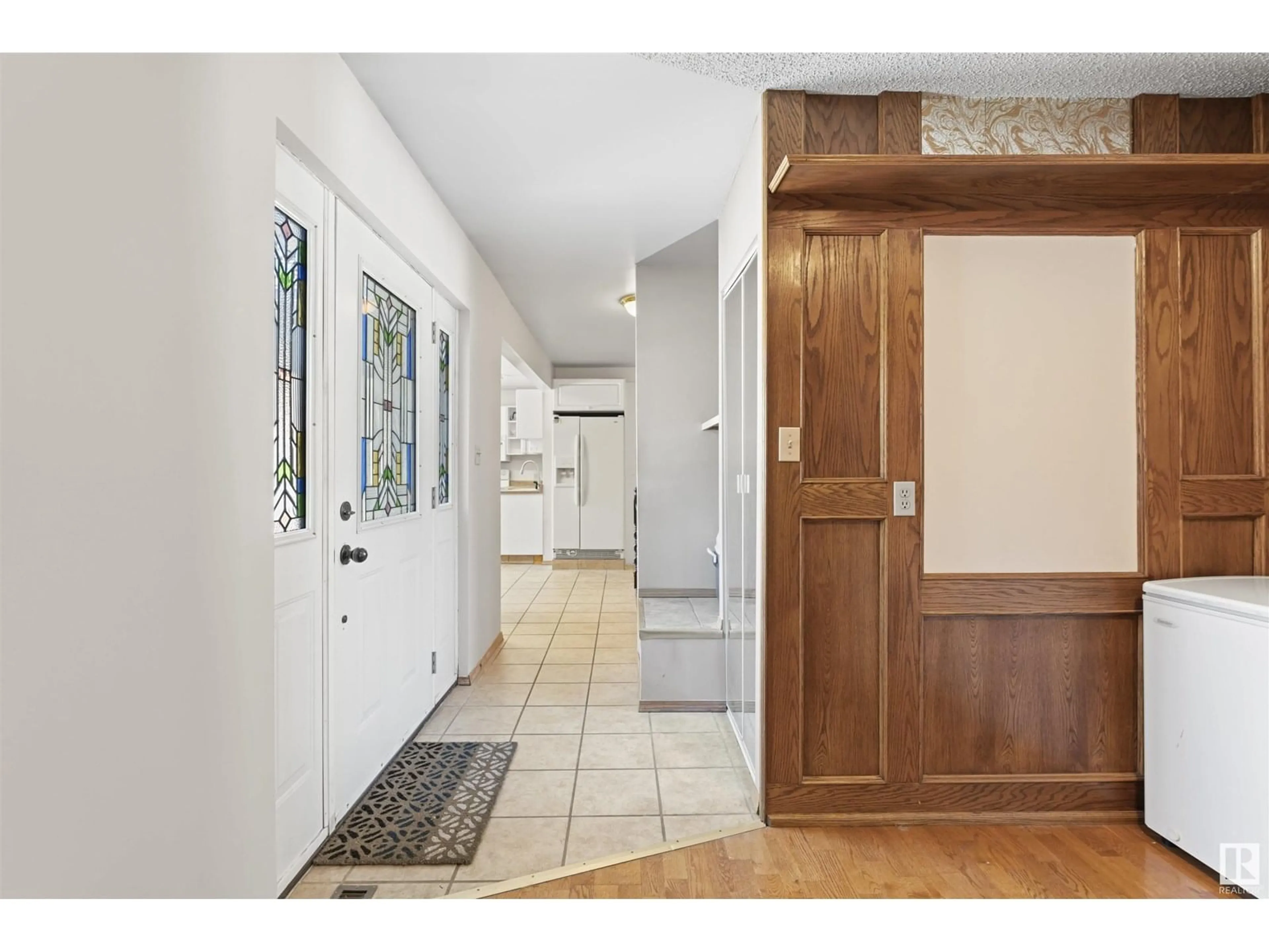 Indoor entryway for 26 LOUISBOURG PL, St. Albert Alberta T8N4L5