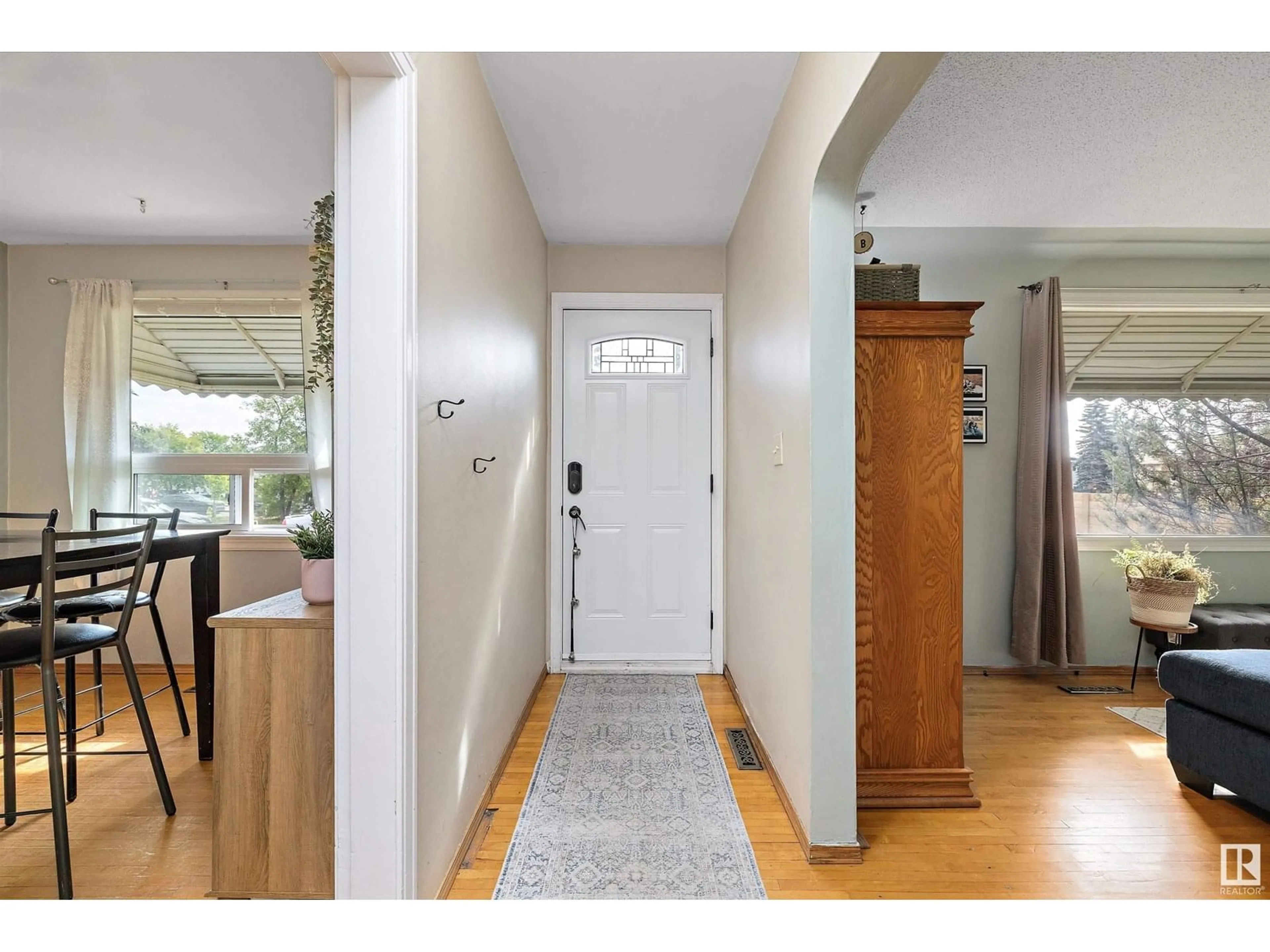 Indoor entryway for 8006 75 ST, Edmonton Alberta T6C2G7