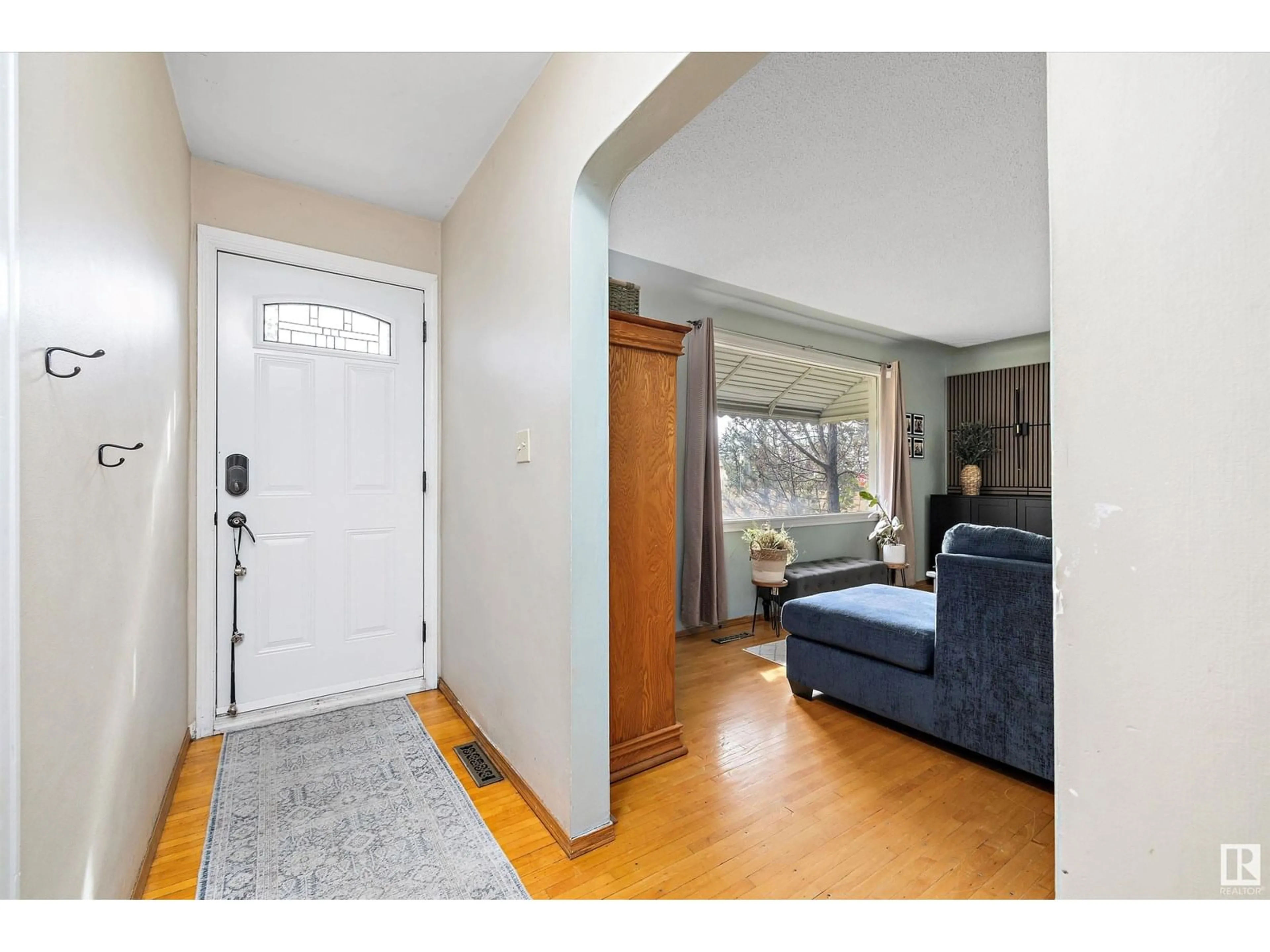 Indoor entryway for 8006 75 ST, Edmonton Alberta T6C2G7
