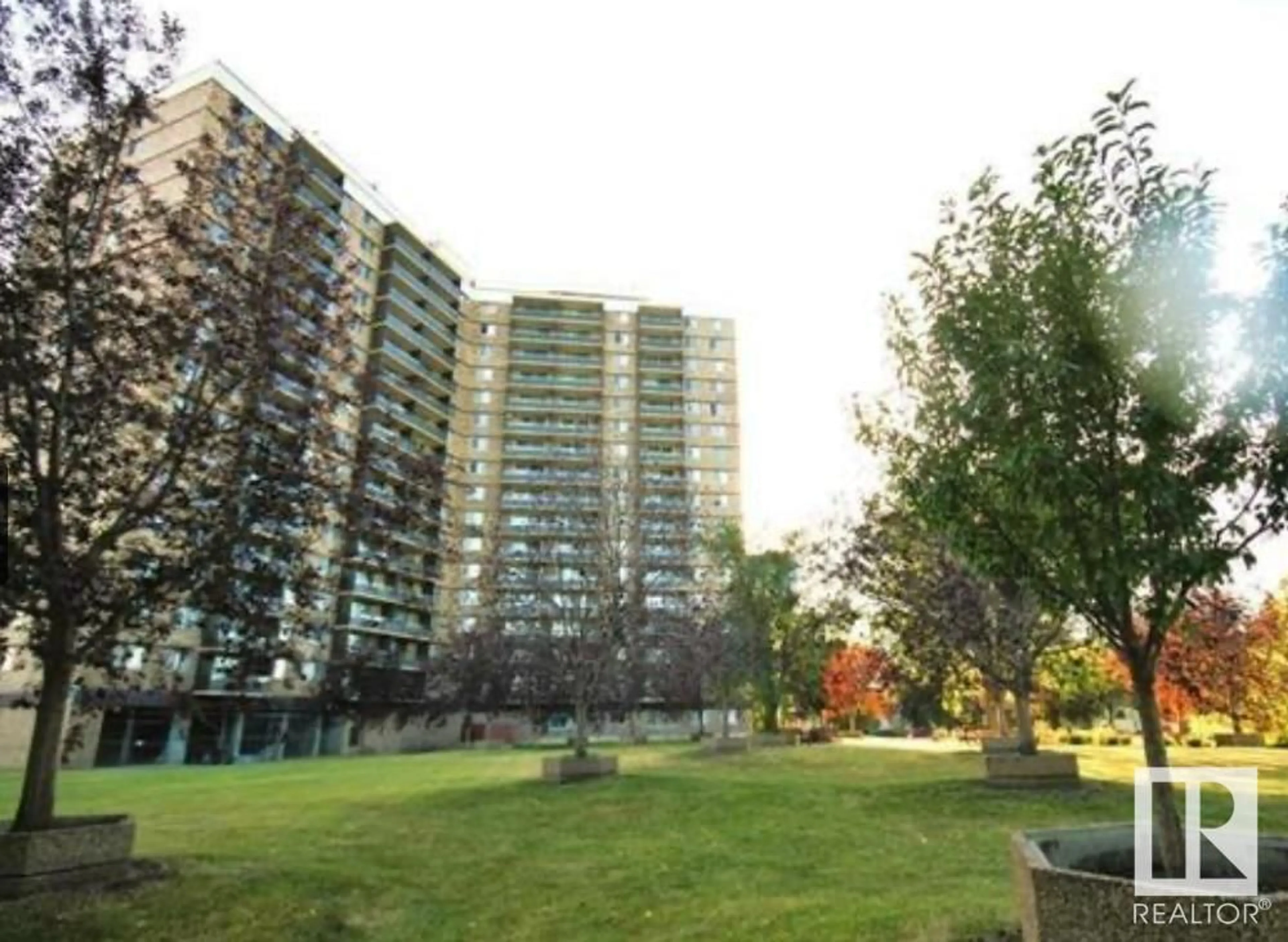 Unknown for 904 STONY PLAIN RD, Edmonton Alberta T5N3R2