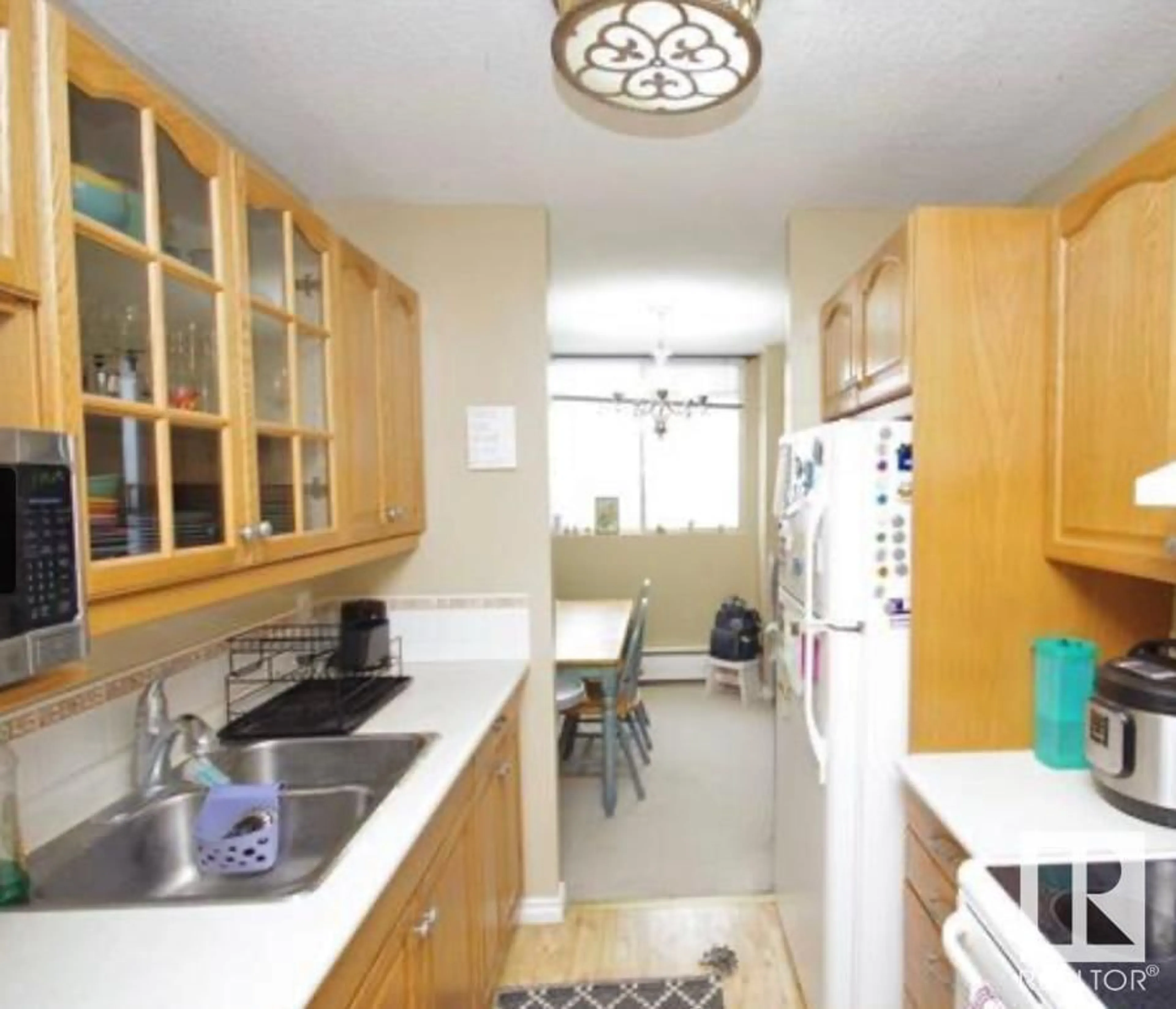 Standard kitchen, unknown for 904 STONY PLAIN RD, Edmonton Alberta T5N3R2