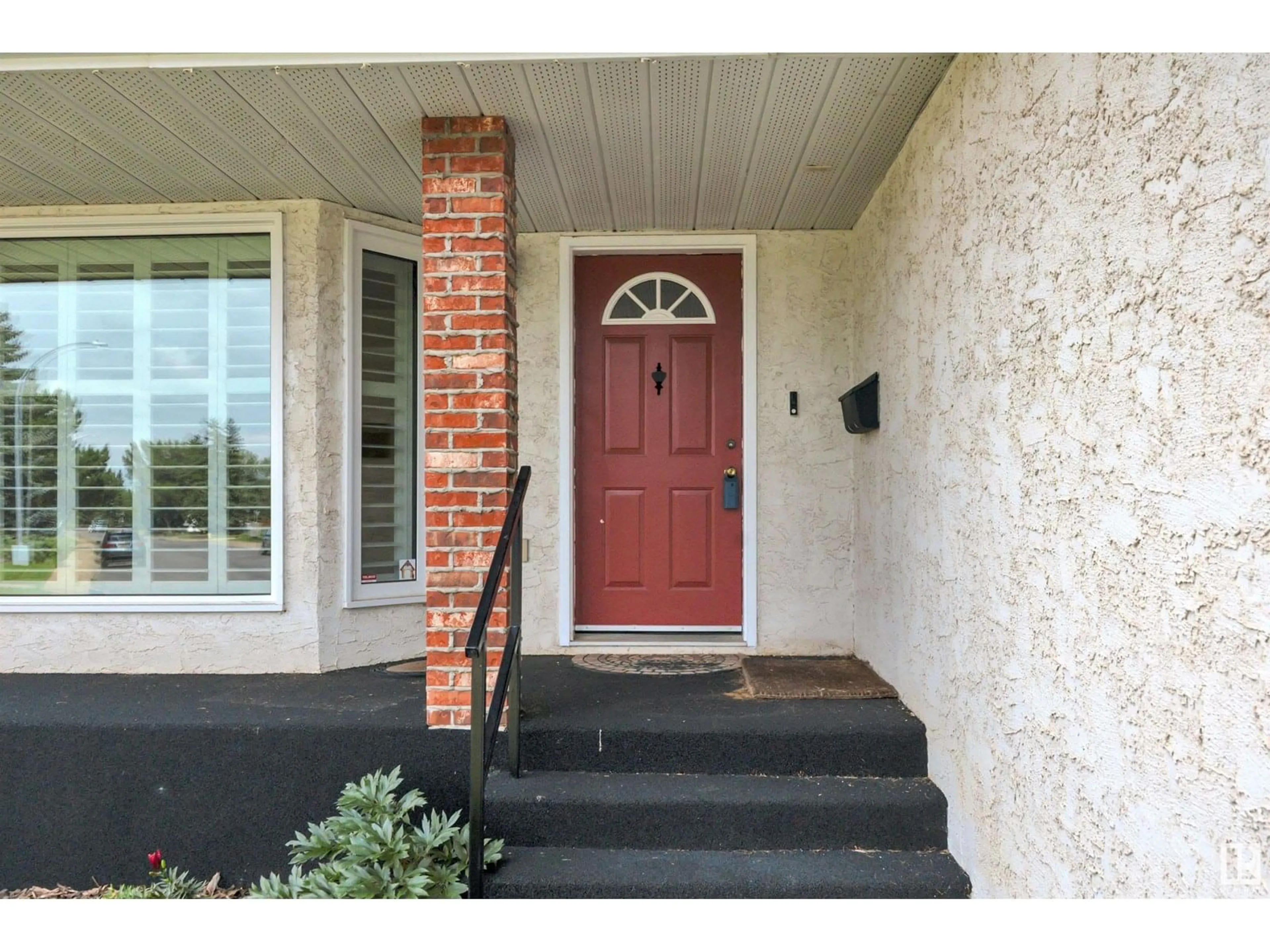 Indoor entryway for NW - 10403 31 AV, Edmonton Alberta T6J3K2