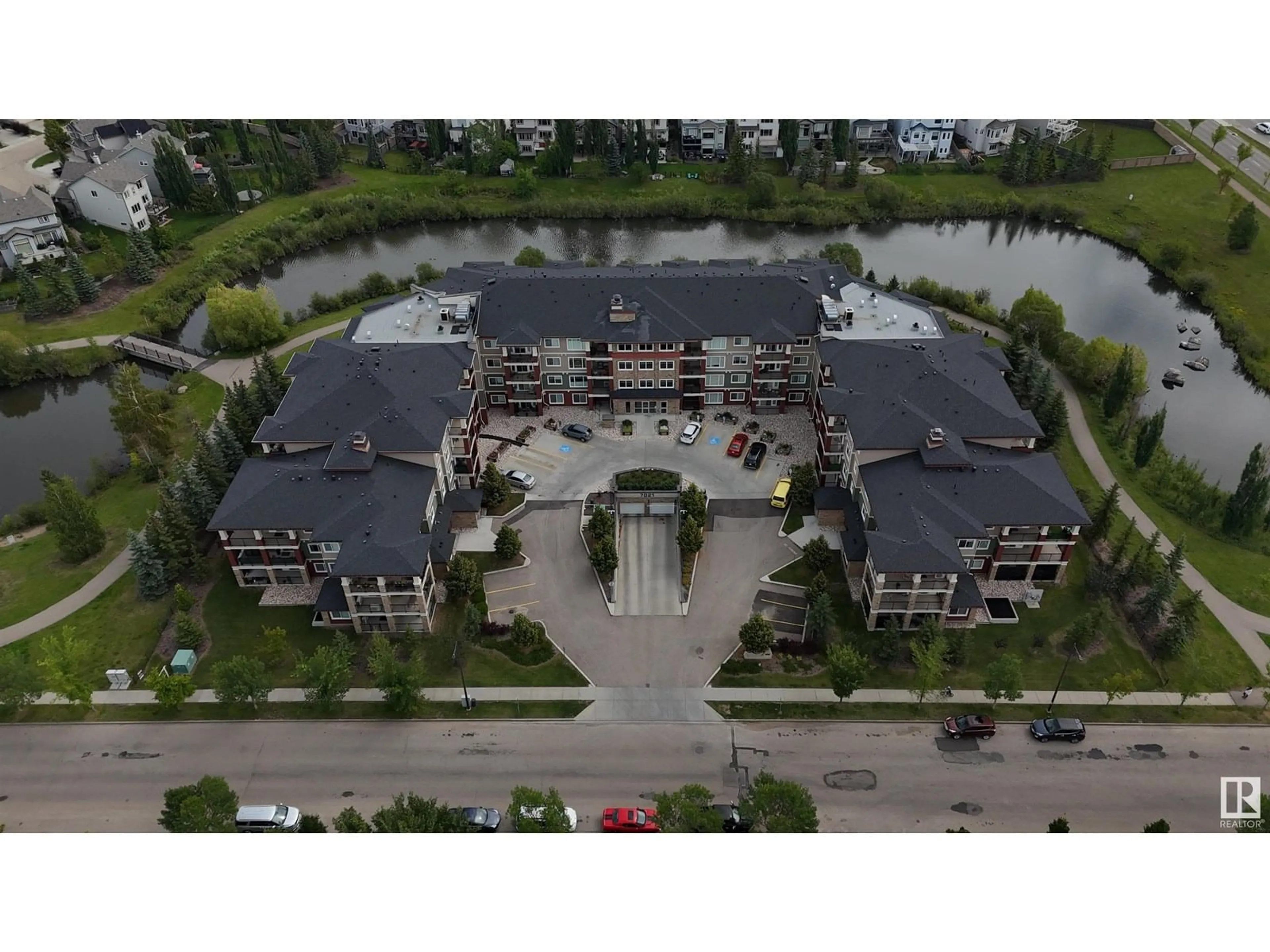A pic from outside/outdoor area/front of a property/back of a property/a pic from drone, unknown for 7021 - 211 SOUTH TERWILLEGAR DR, Edmonton Alberta T6R0W5
