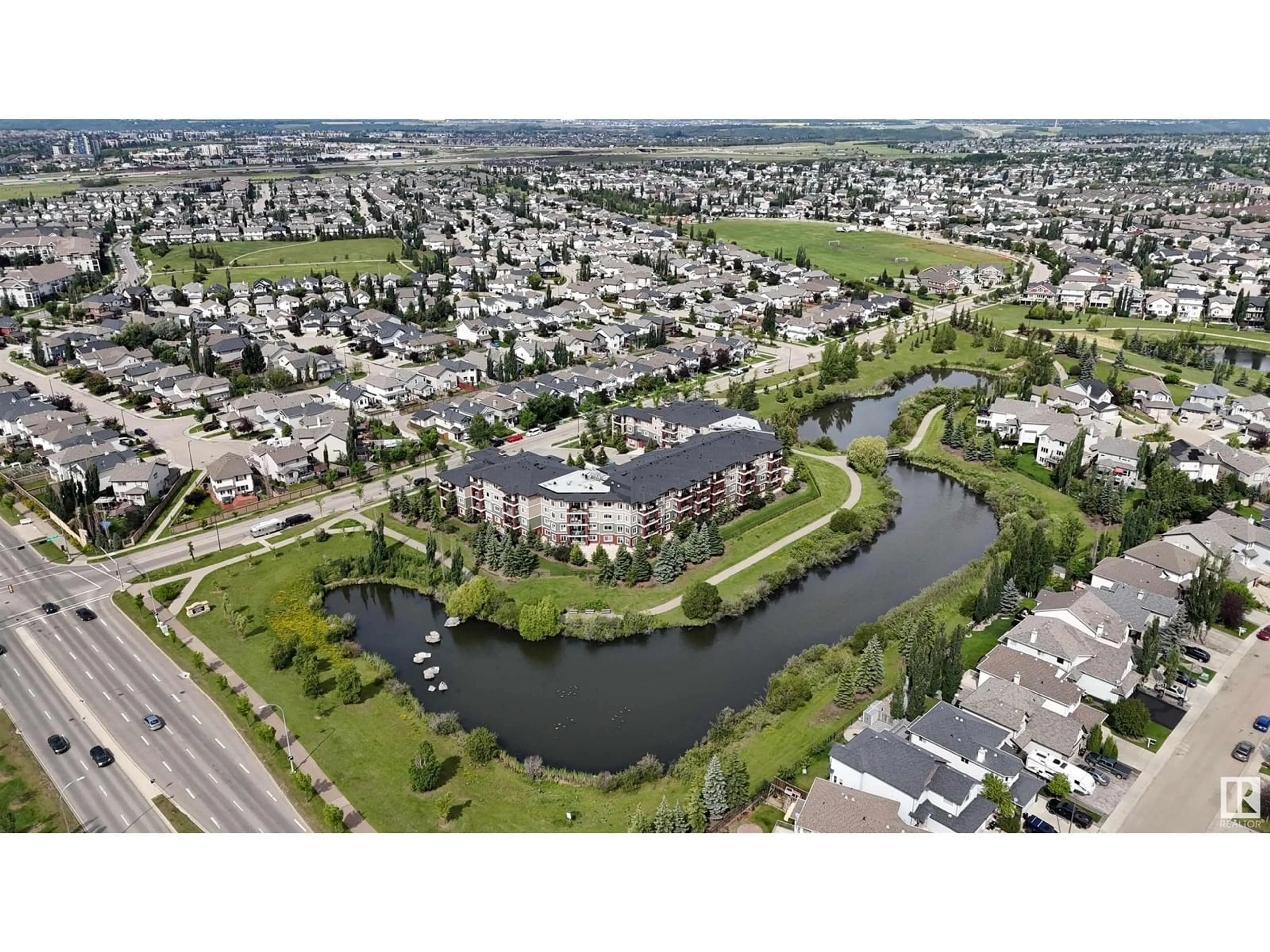 A pic from outside/outdoor area/front of a property/back of a property/a pic from drone, water/lake/river/ocean view for 7021 - 211 SOUTH TERWILLEGAR DR, Edmonton Alberta T6R0W5