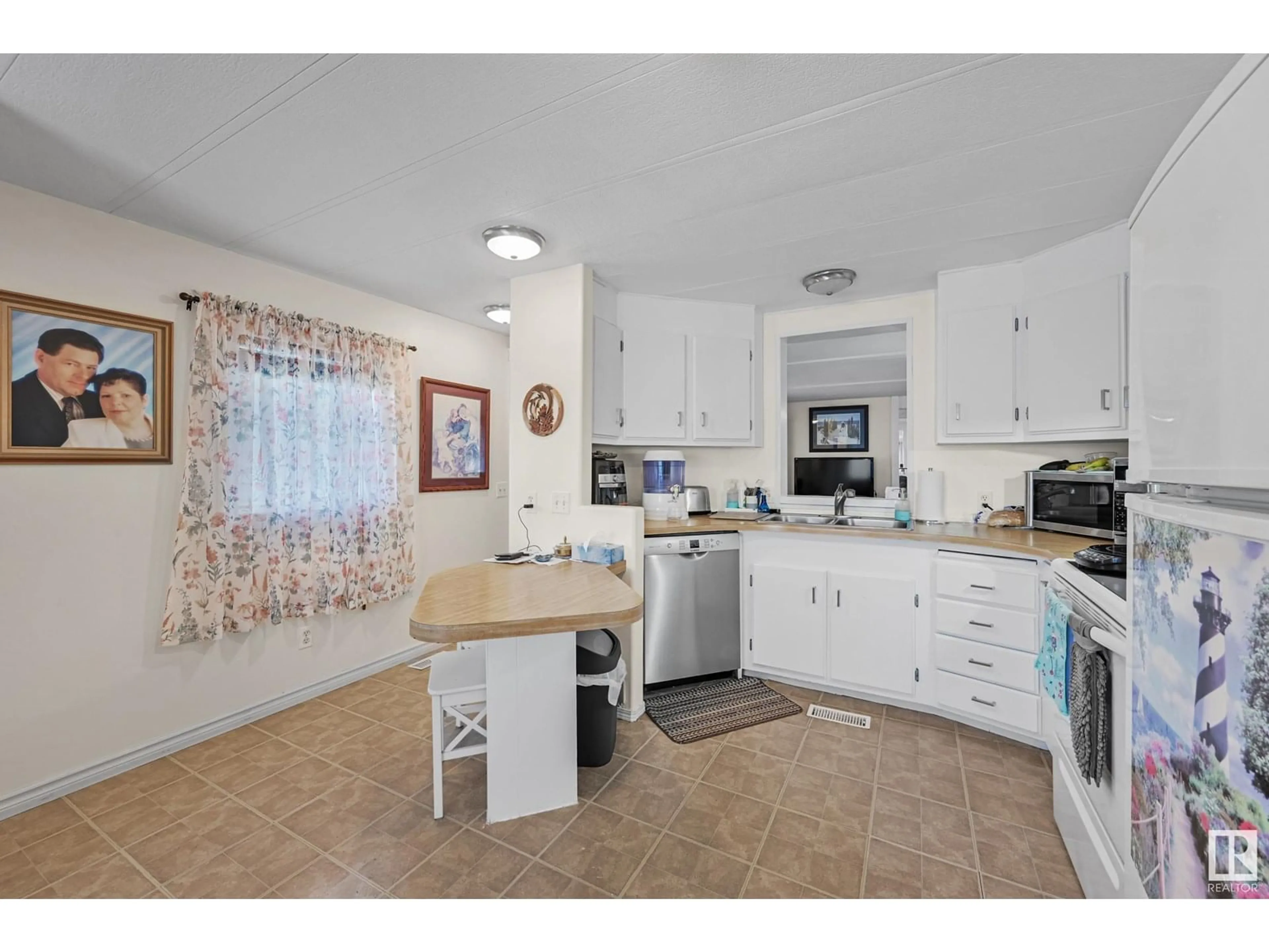 Standard kitchen, unknown for 305 CALAHOO RD, Spruce Grove Alberta T7X3K5