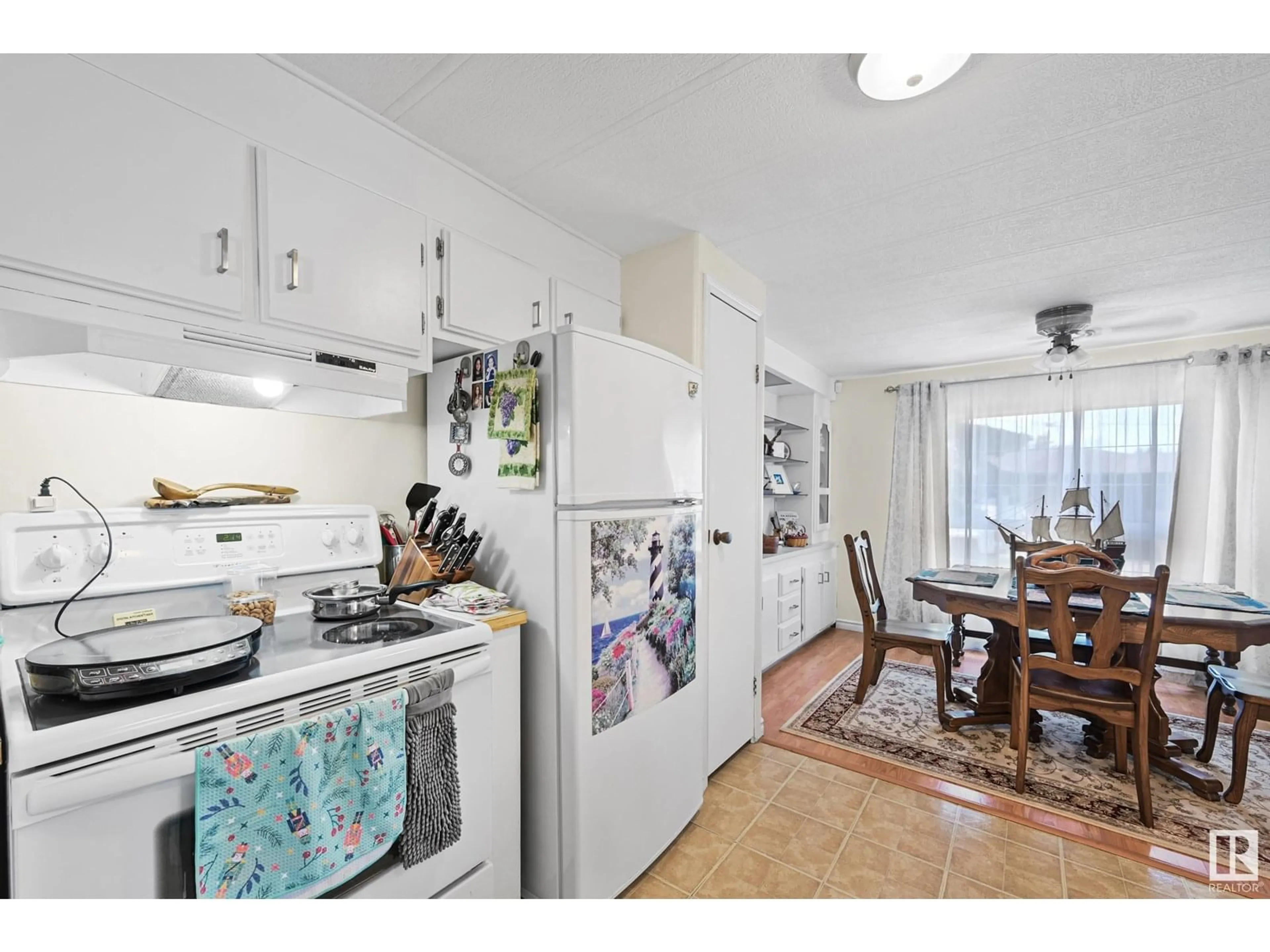 Standard kitchen, unknown for 305 CALAHOO RD, Spruce Grove Alberta T7X3K5