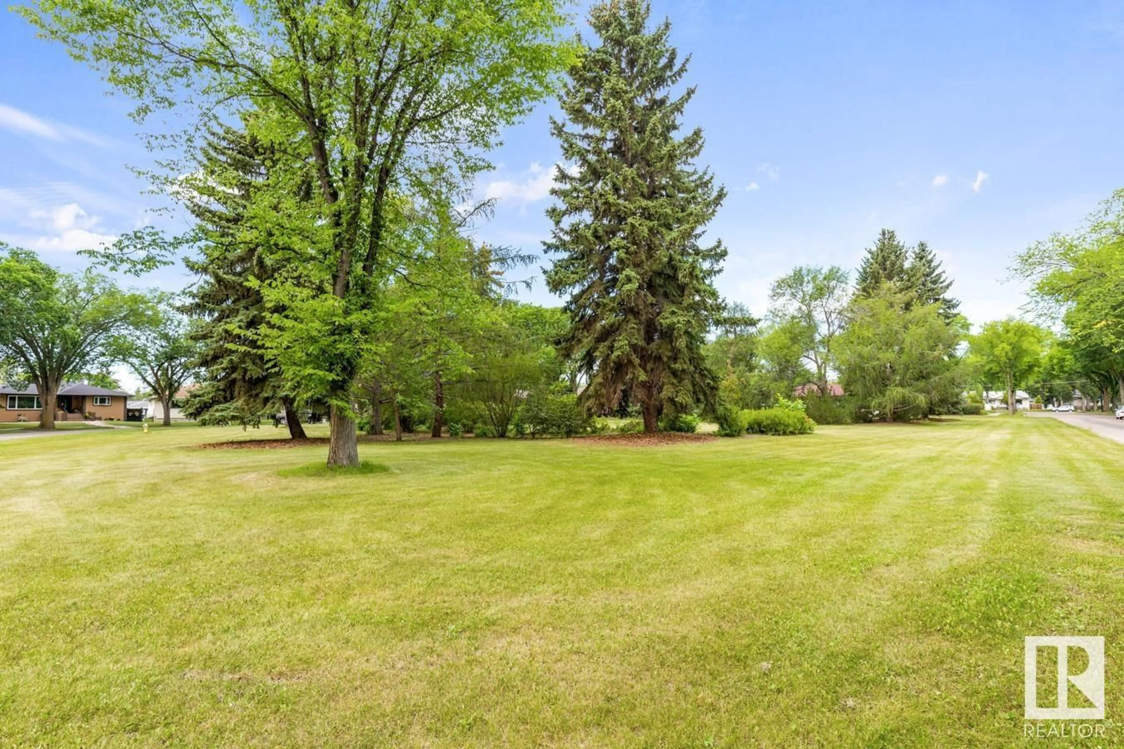 Patio, forest/trees view for NW - 11831 134 ST, Edmonton Alberta T5L1T6