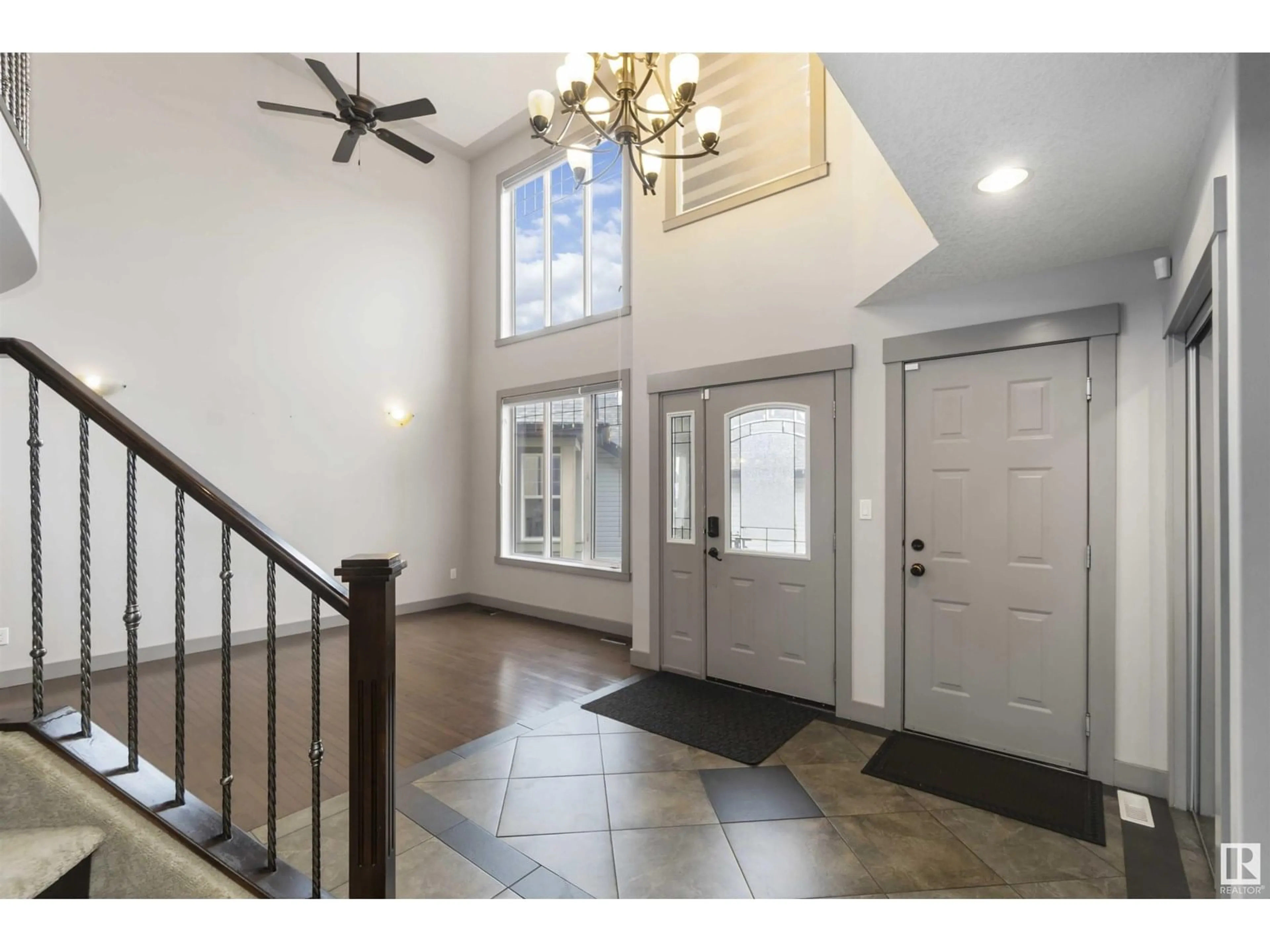 Indoor entryway for 2435 HAGEN WAY NW, Edmonton Alberta T6R3L5