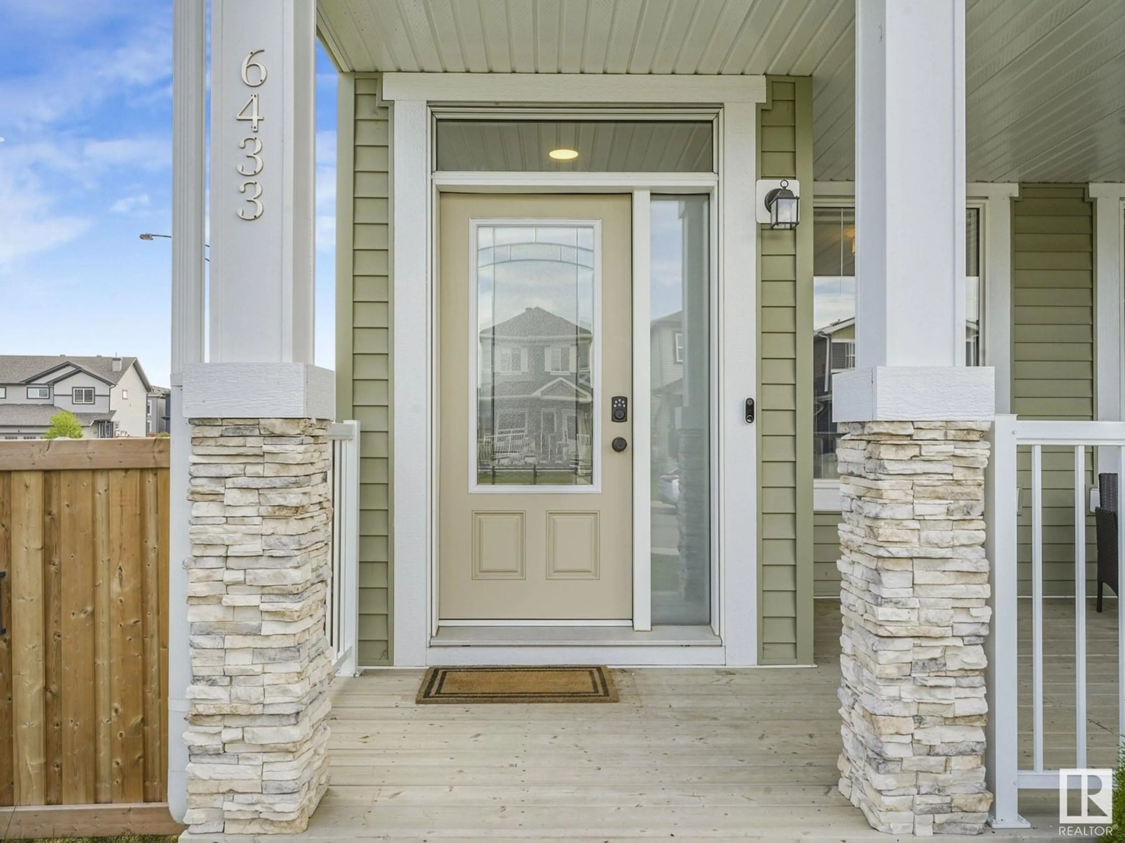 Indoor entryway for 6433 177A AV, Edmonton Alberta T5Y3X4