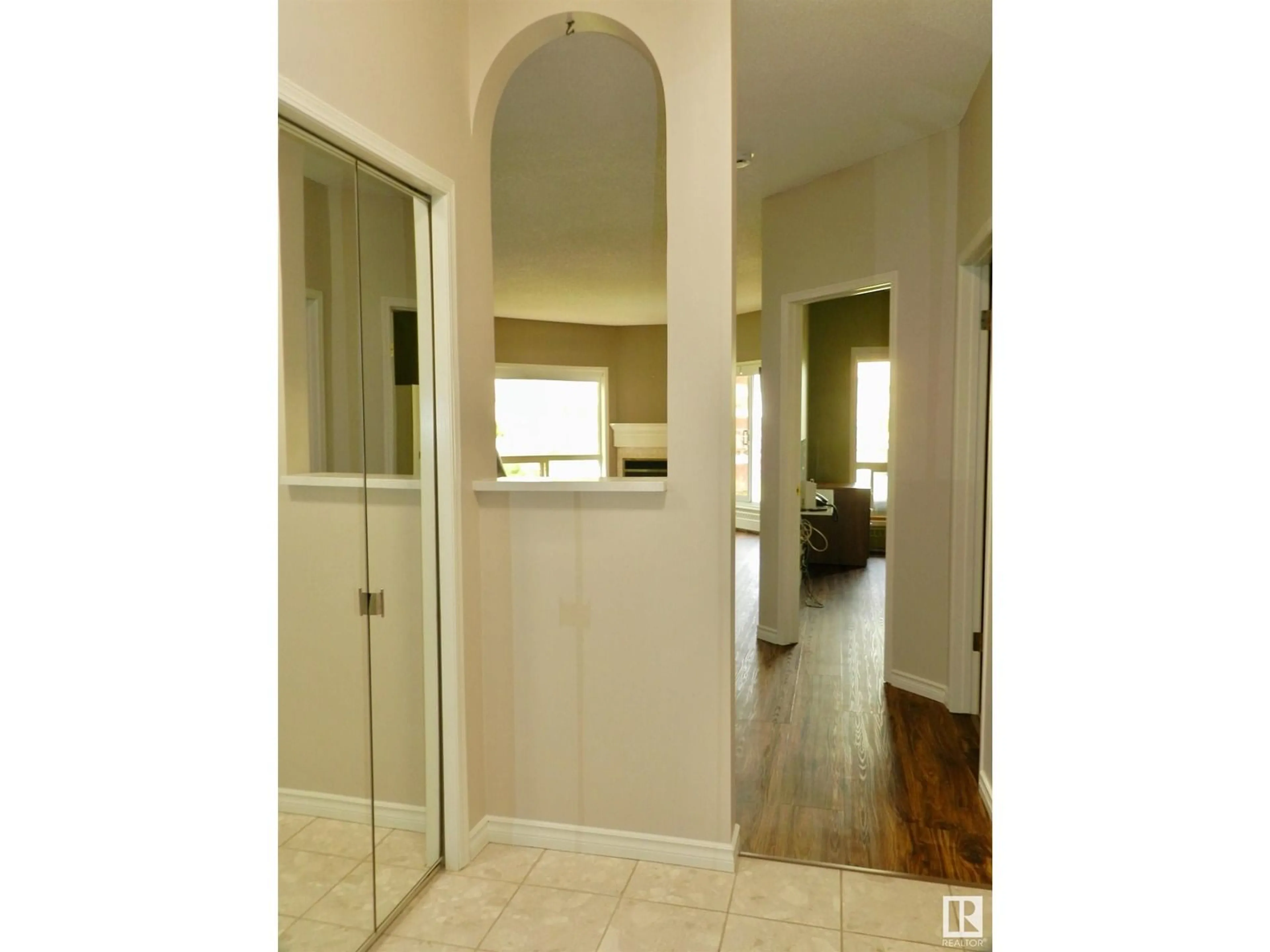 Indoor entryway for 221 CASTLE DOWNS RD, Edmonton Alberta T5X5Y3