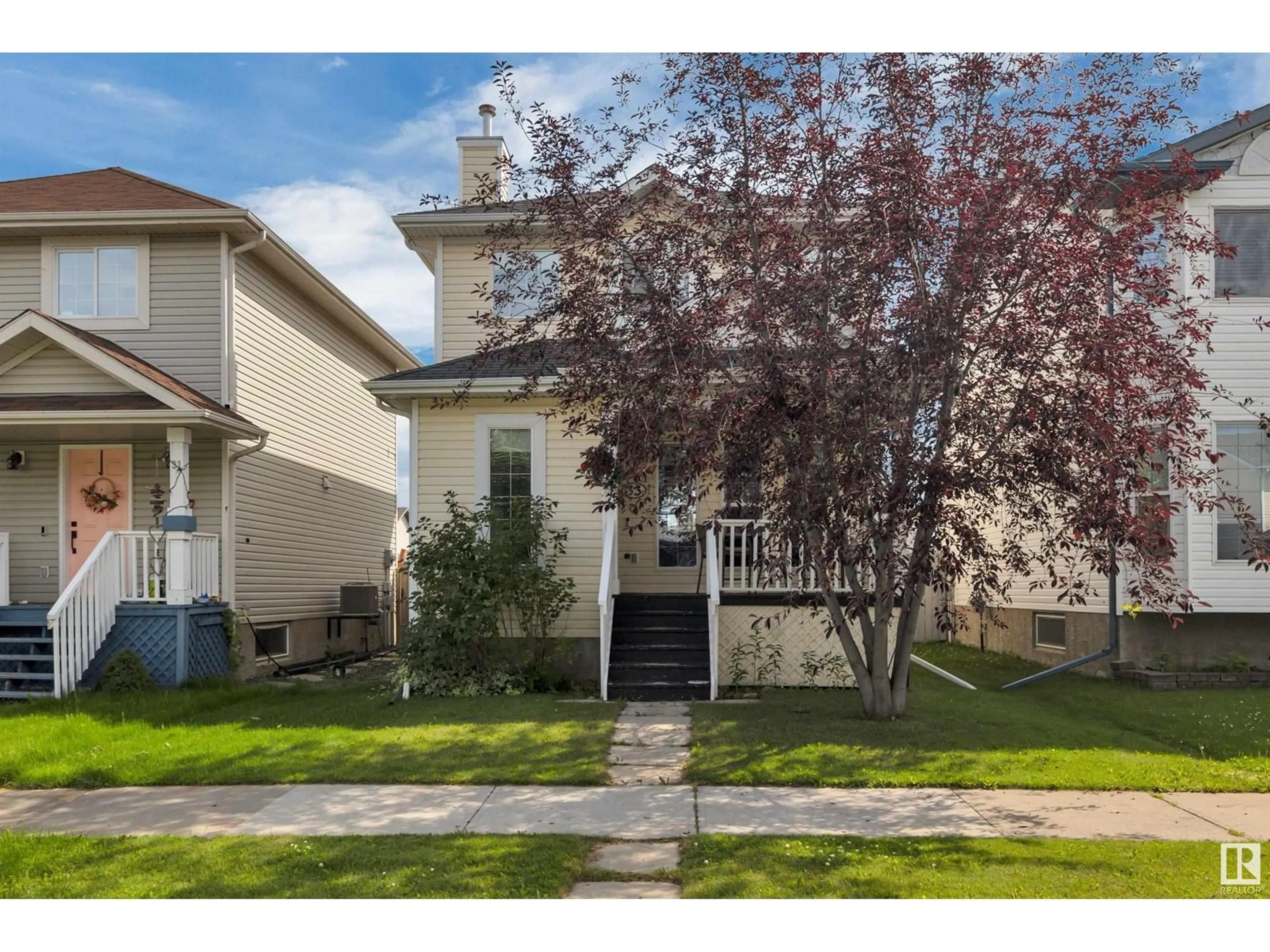 Home with vinyl exterior material, street for 33 DOUGLAS LN, Leduc Alberta T9E8P5