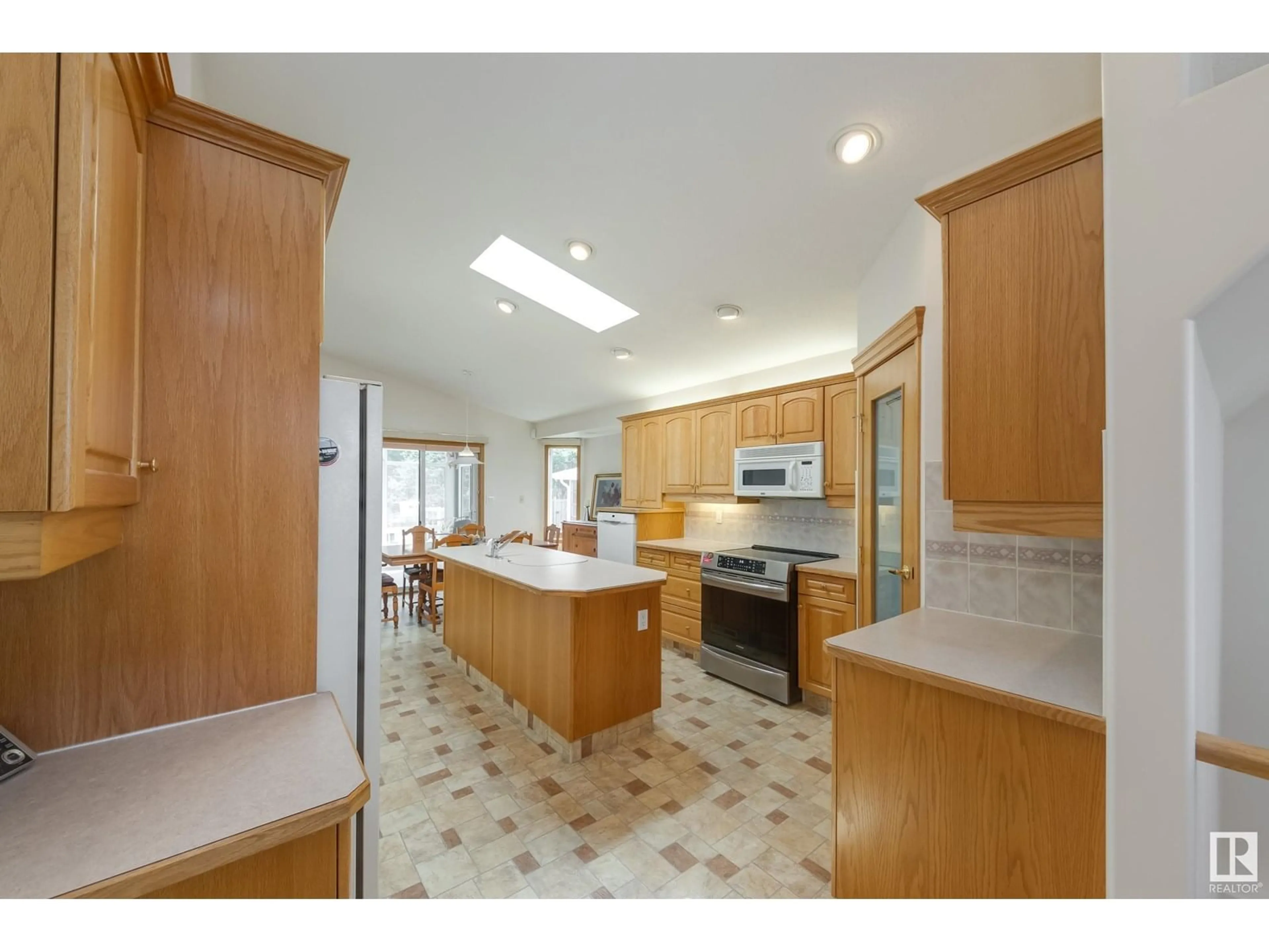 Open concept kitchen, ceramic/tile floor for 446 DAVENPORT DR, Sherwood Park Alberta T8H2E5