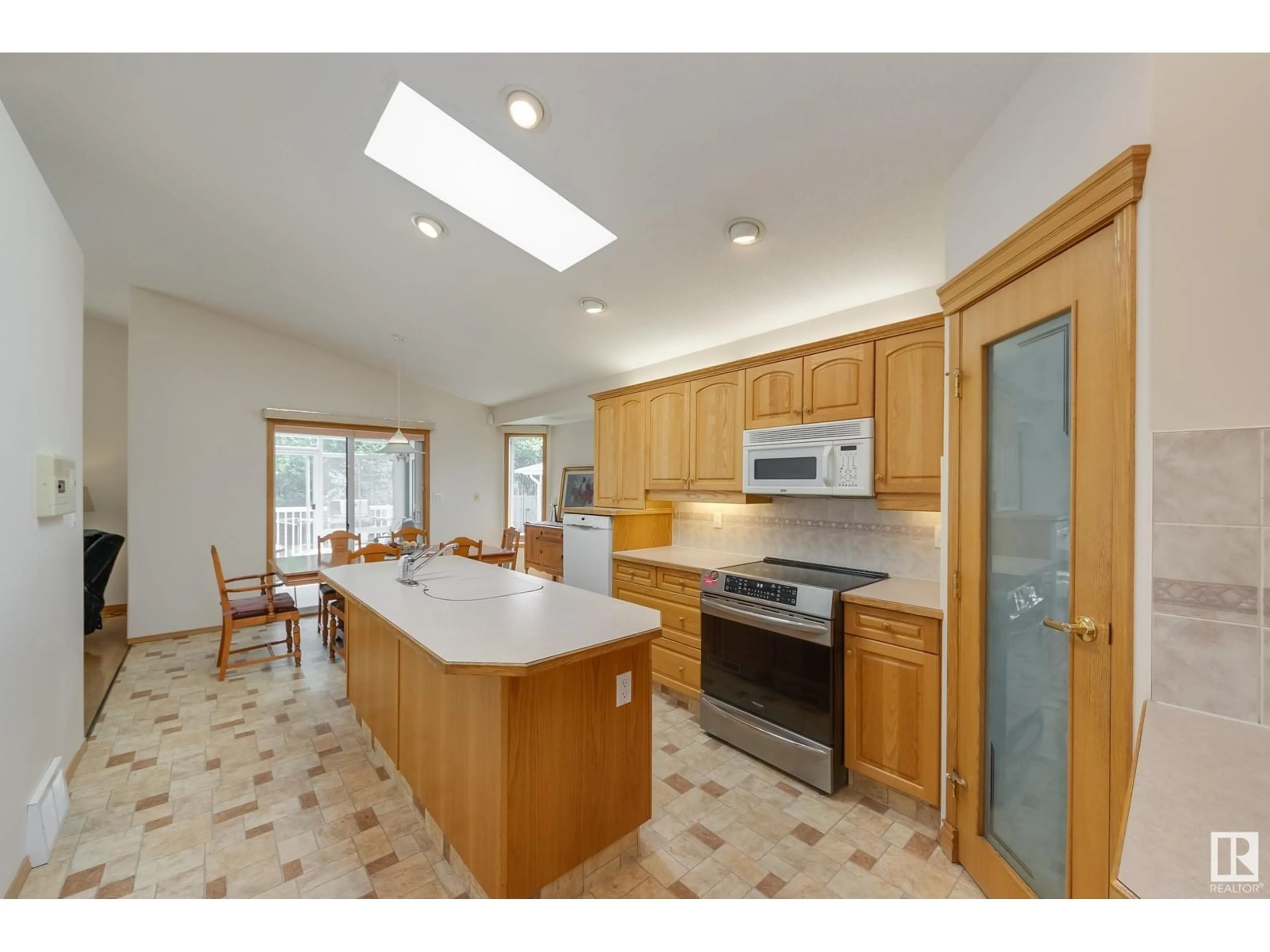 Open concept kitchen, ceramic/tile floor for 446 DAVENPORT DR, Sherwood Park Alberta T8H2E5