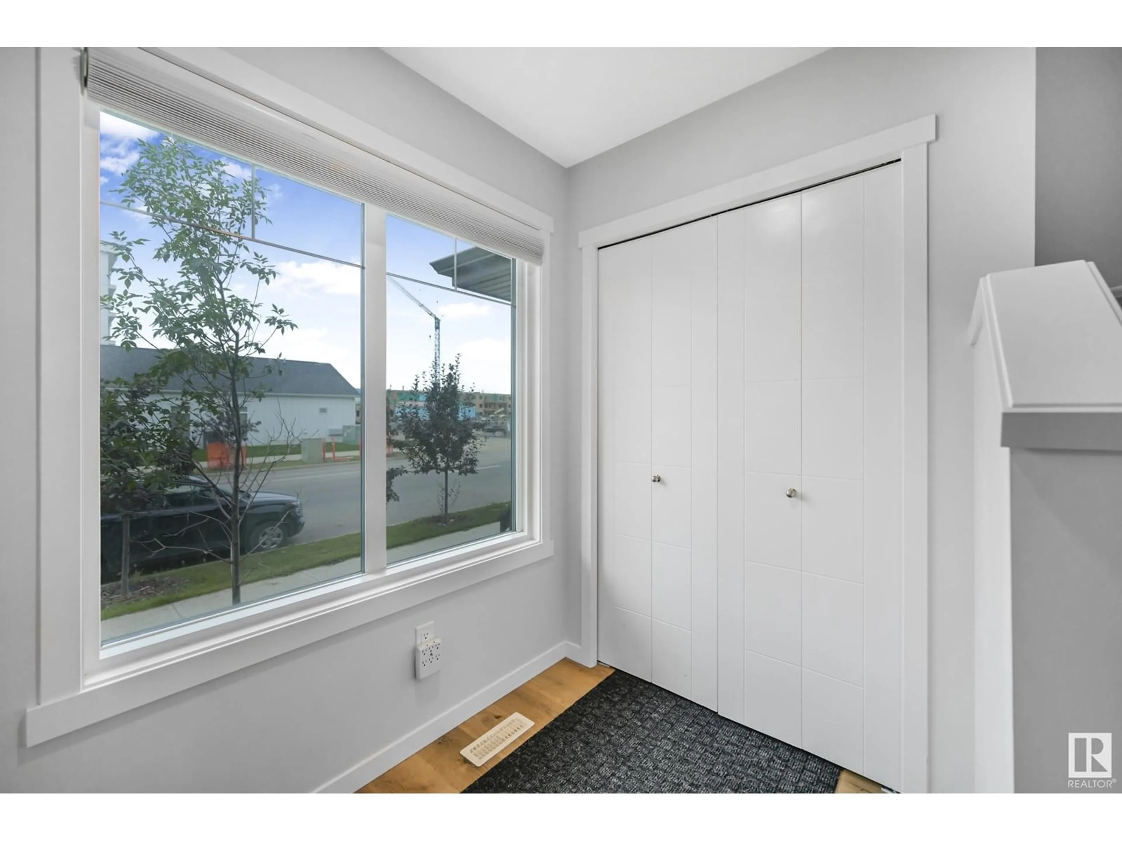 Indoor entryway for 5696 JUCHLI AV, Edmonton Alberta T5E6Y2
