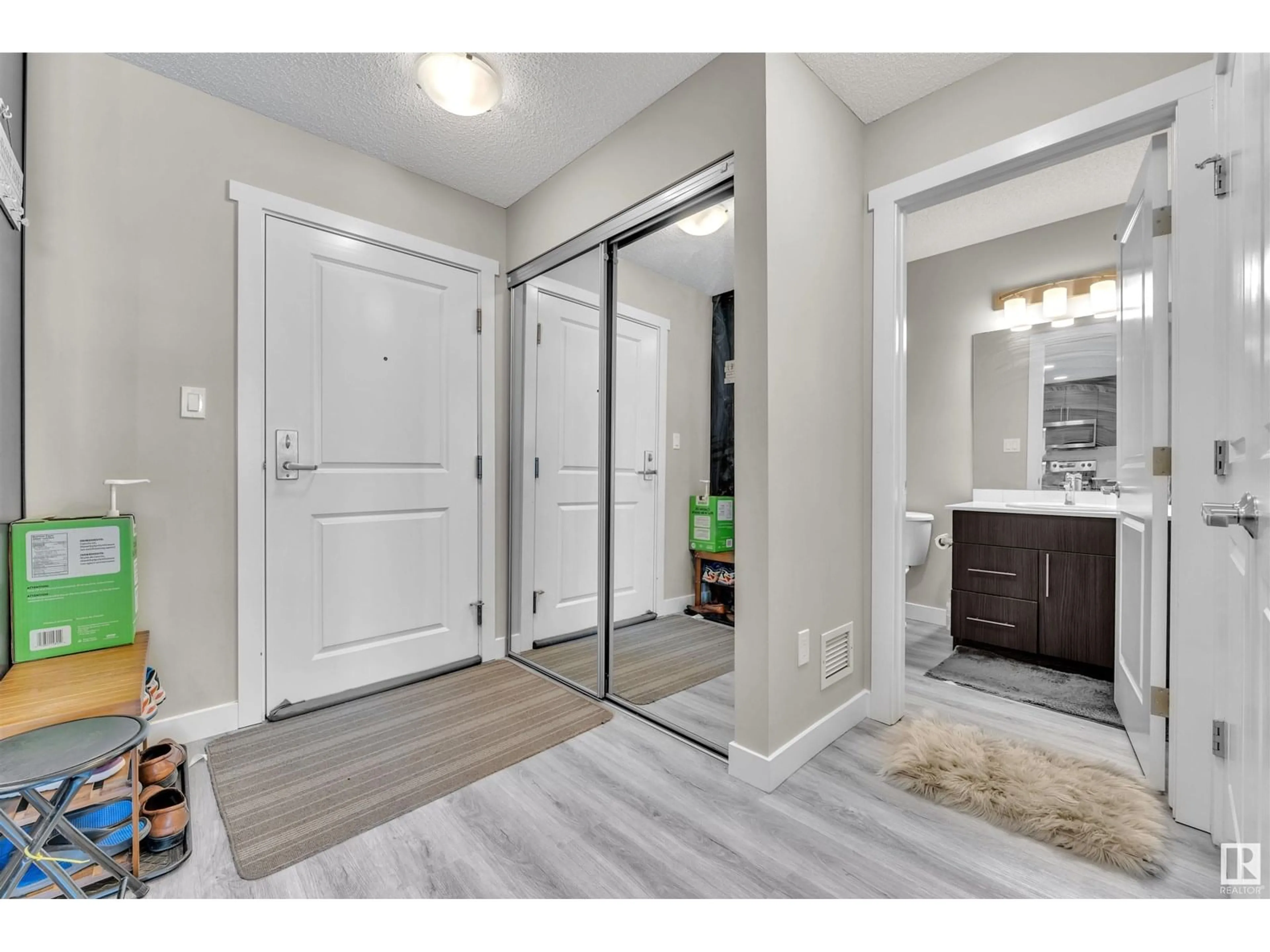 Indoor entryway for 408 - 1506 TAMARACK BV, Edmonton Alberta T6T2E3