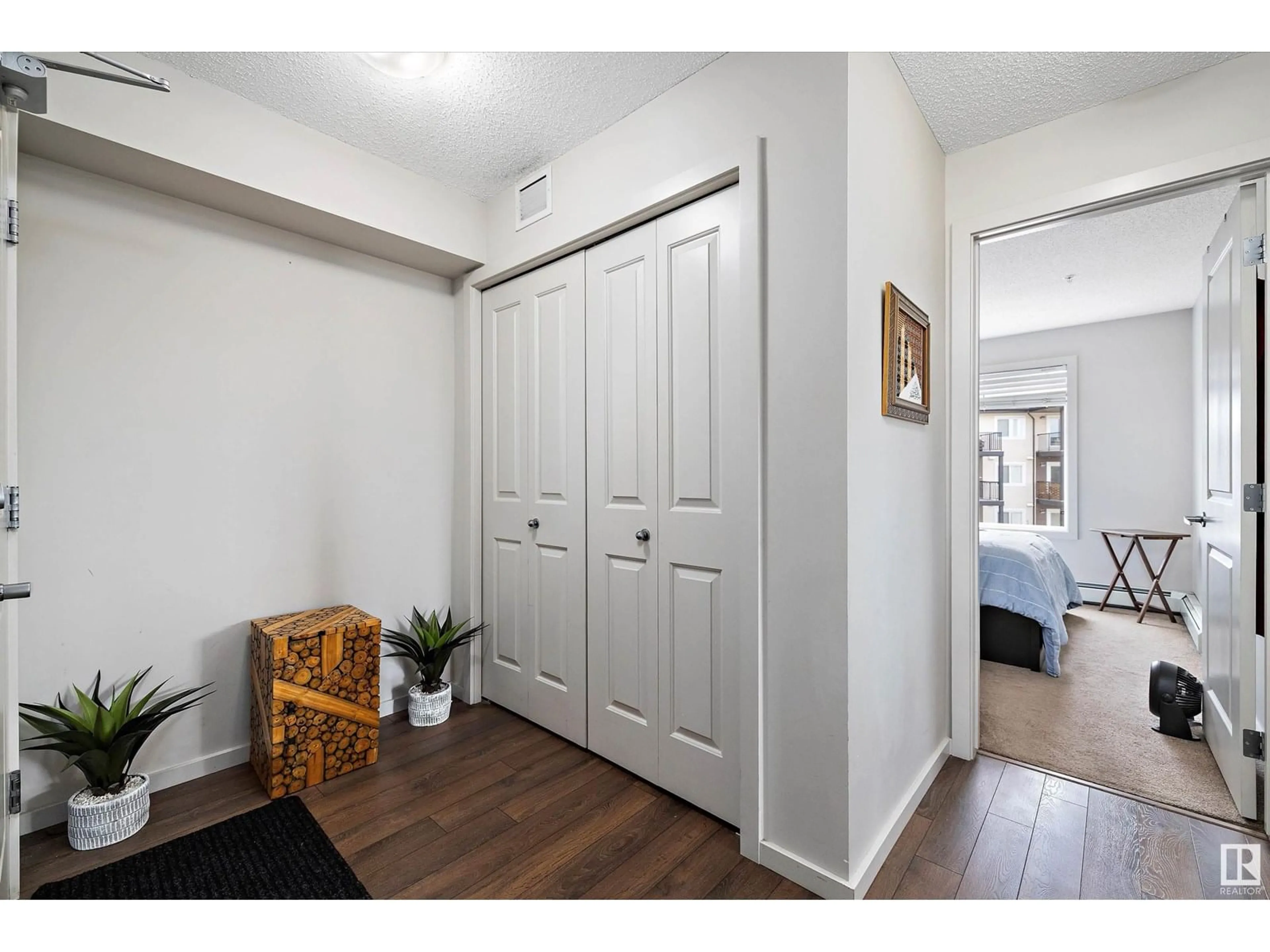 Indoor entryway for 302 - 302 EBBERS BV, Edmonton Alberta T5Y3W2