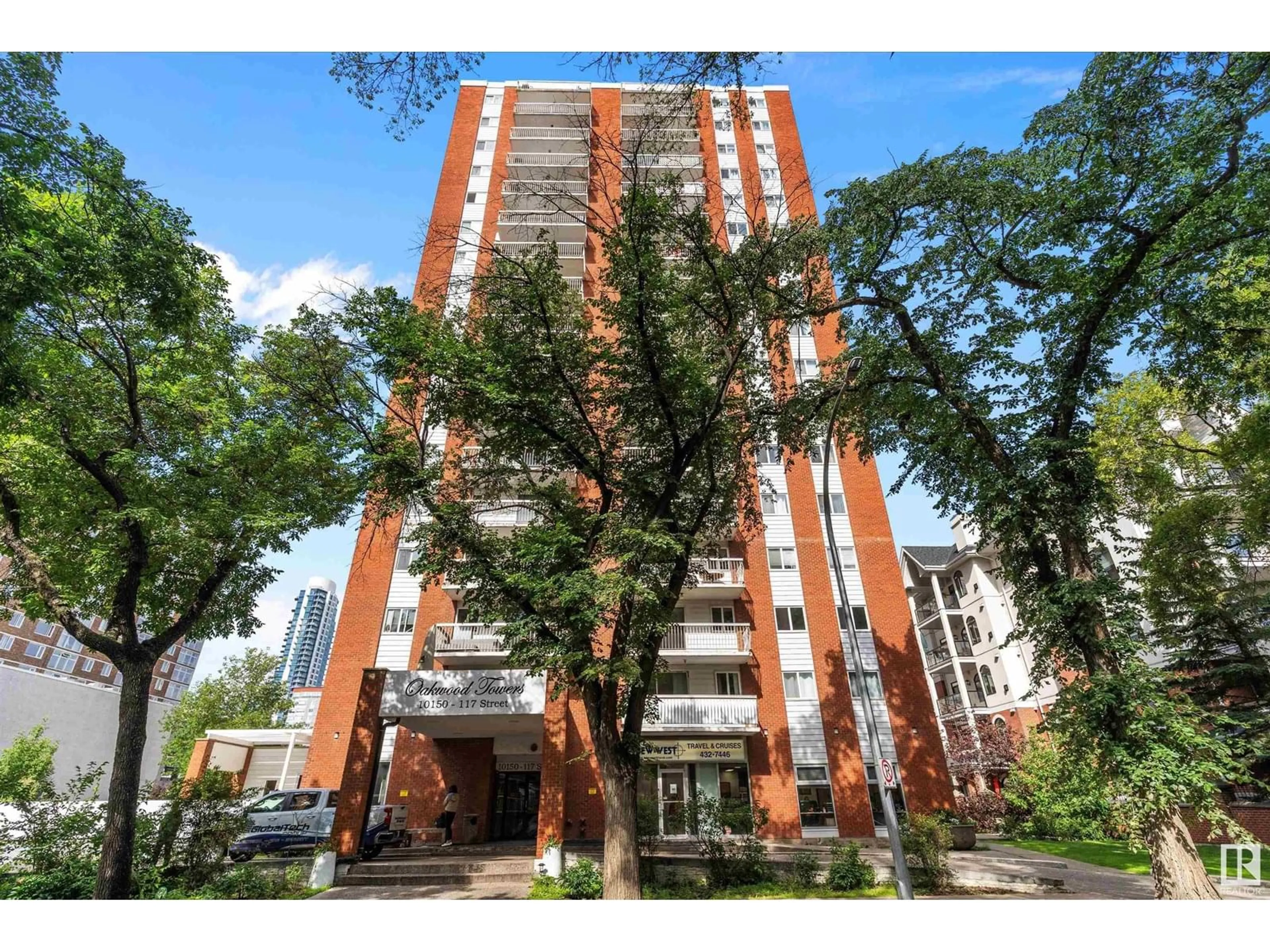 Indoor foyer for 10150 - 1305 117 ST NW, Edmonton Alberta T5K2J2