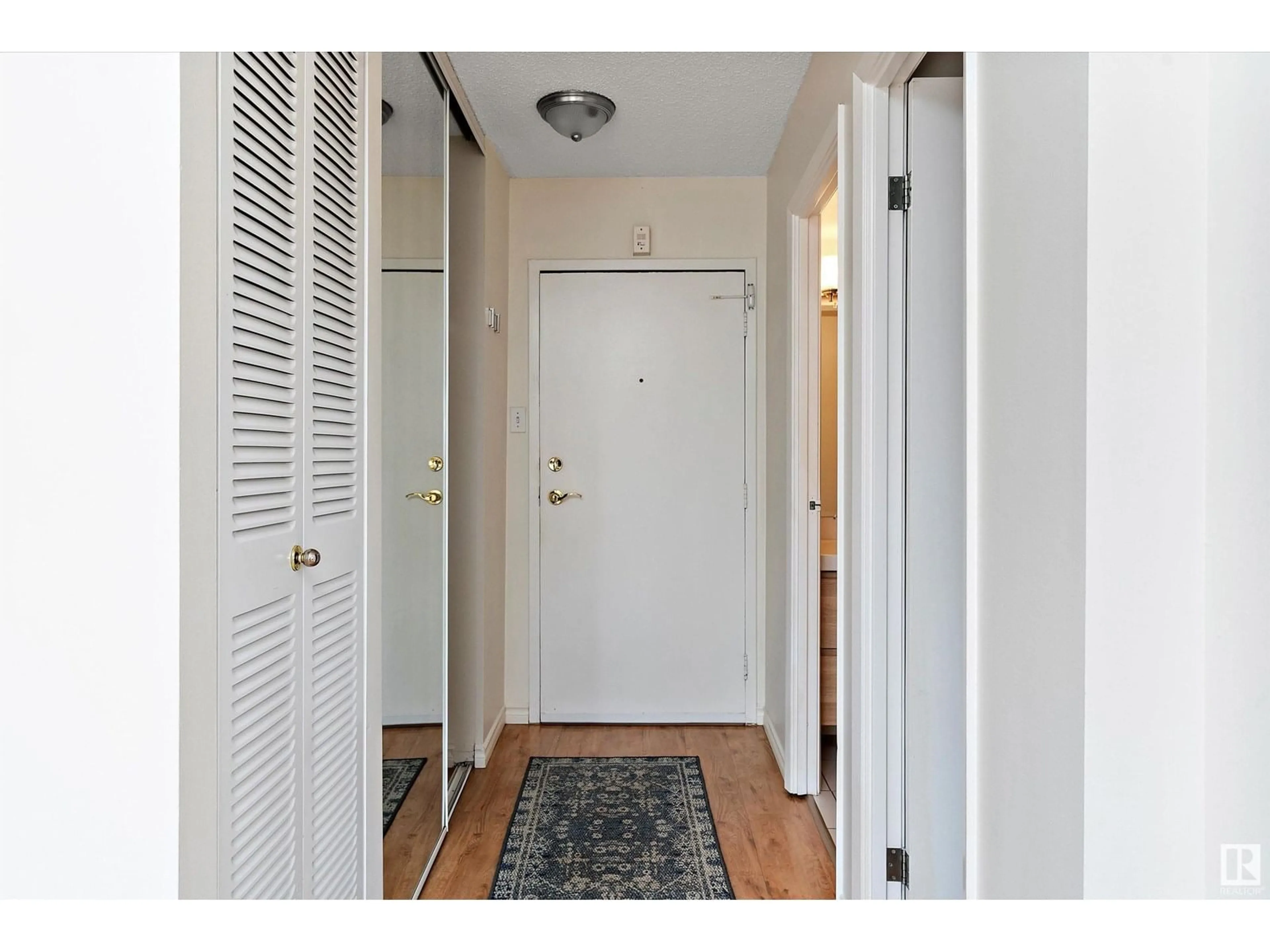 Indoor entryway for 10150 - 1305 117 ST NW, Edmonton Alberta T5K2J2