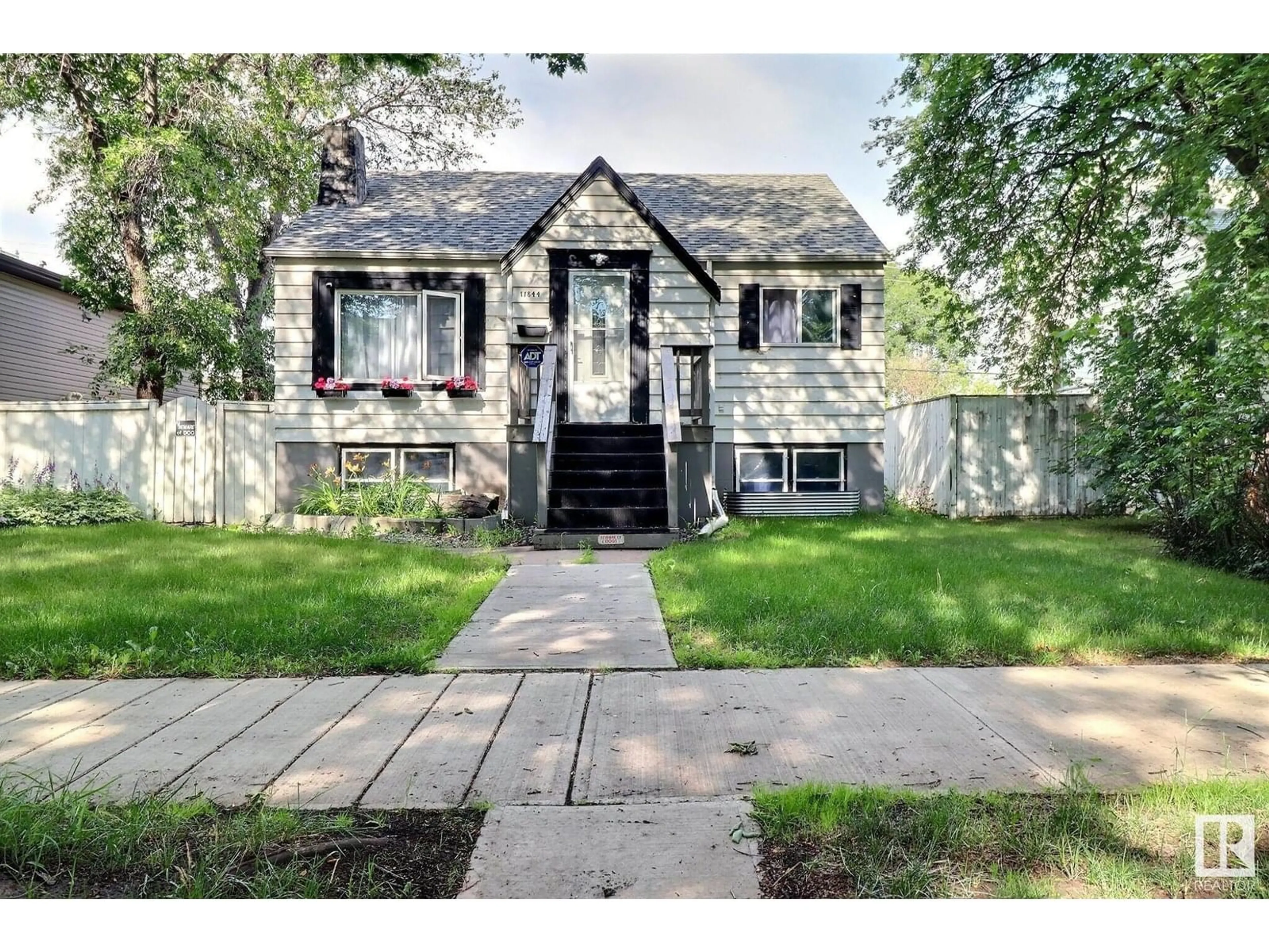Home with vinyl exterior material, street for NW - 11844 96 ST, Edmonton Alberta T5G1V3