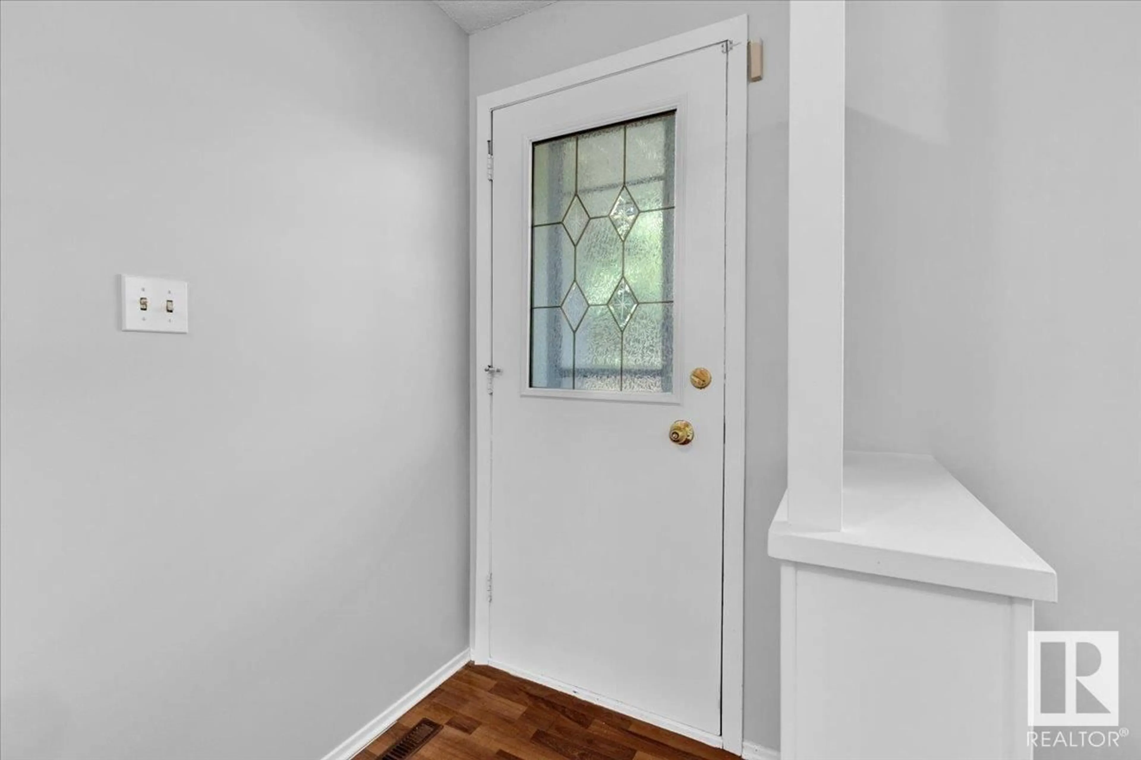 Indoor entryway for NW - 11447 127 ST, Edmonton Alberta T5M0V2
