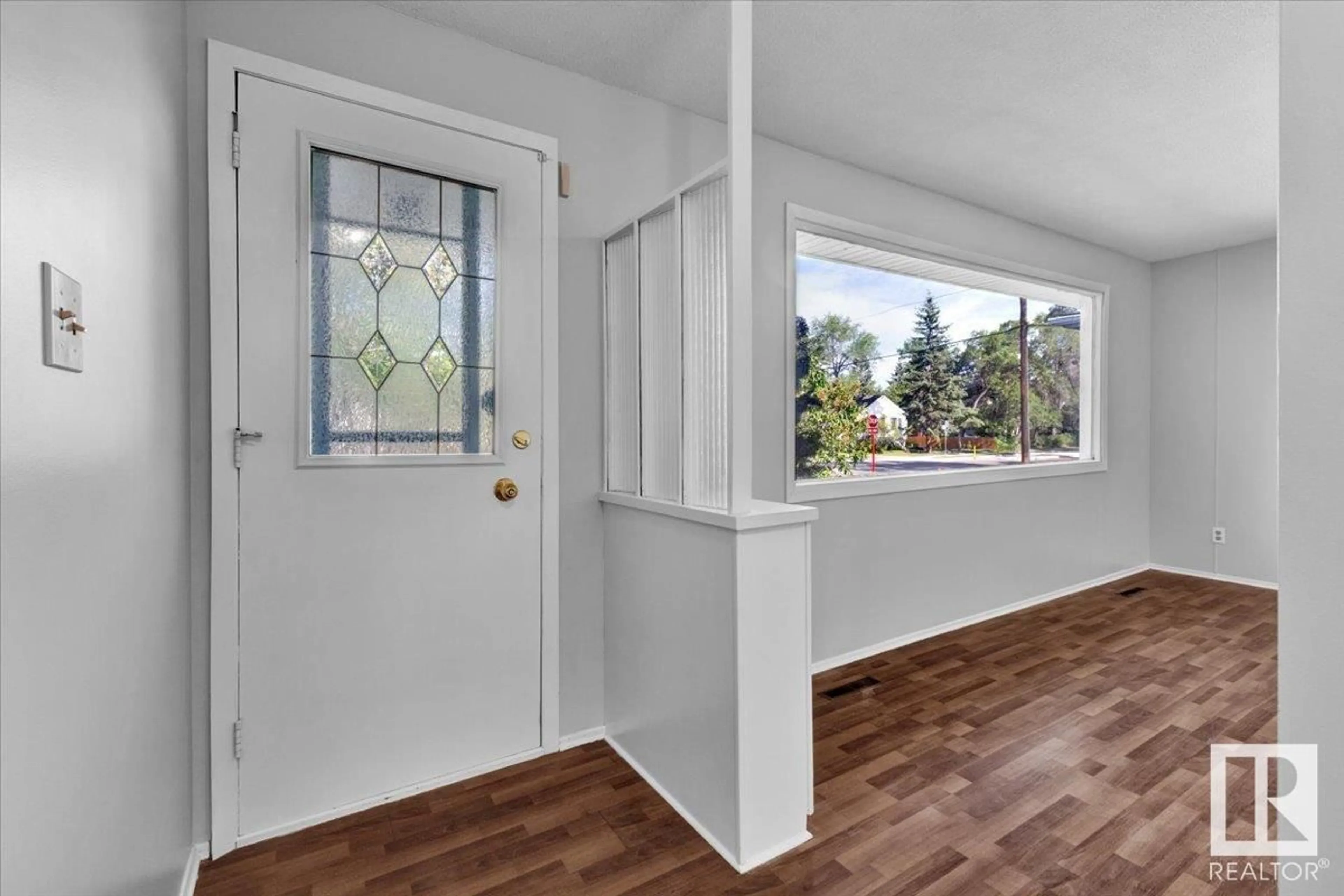 Indoor entryway for NW - 11447 127 ST, Edmonton Alberta T5M0V2