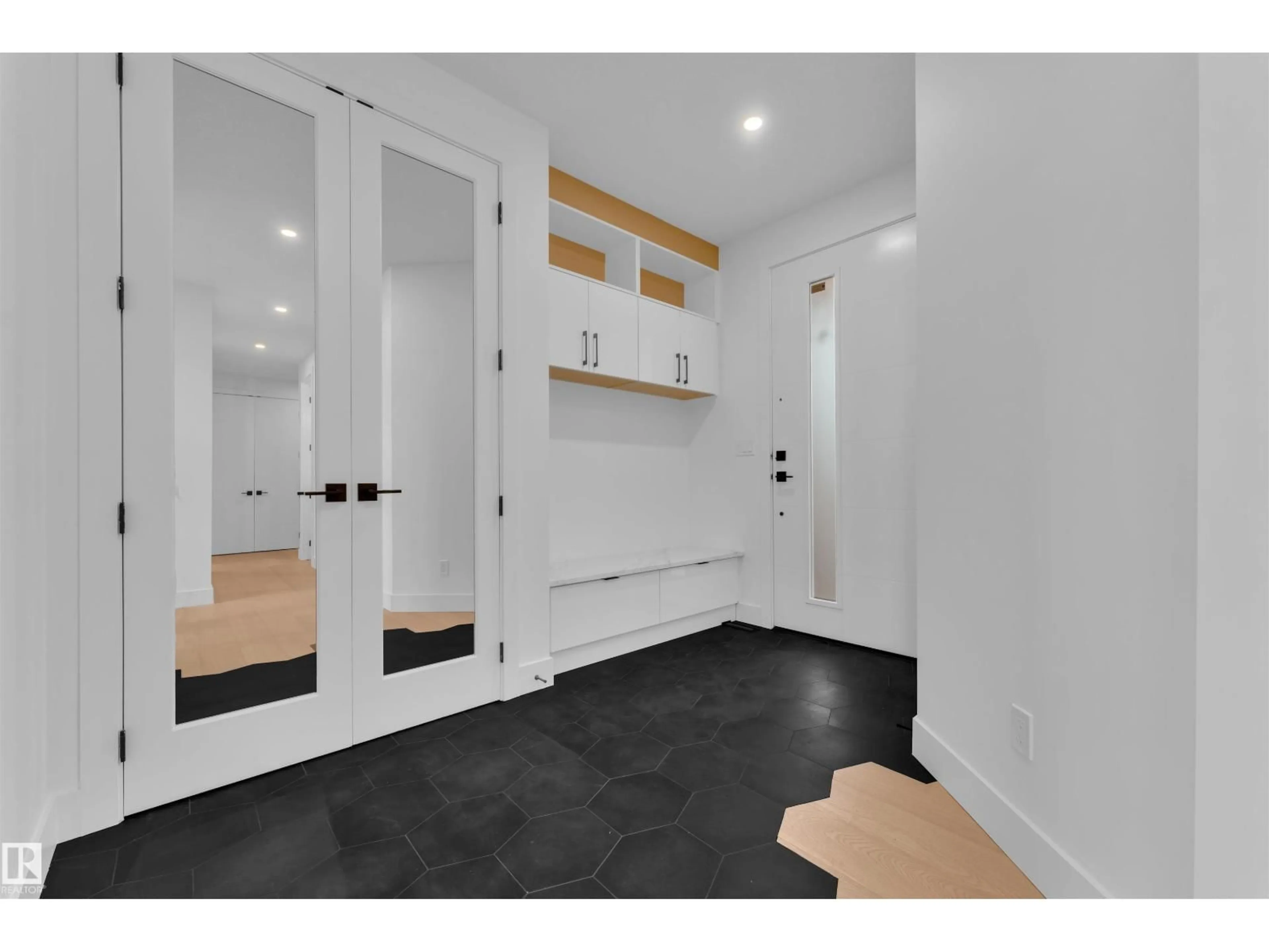 Indoor entryway for 114 ELDRIDGE PT, St. Albert Alberta T8N5X4