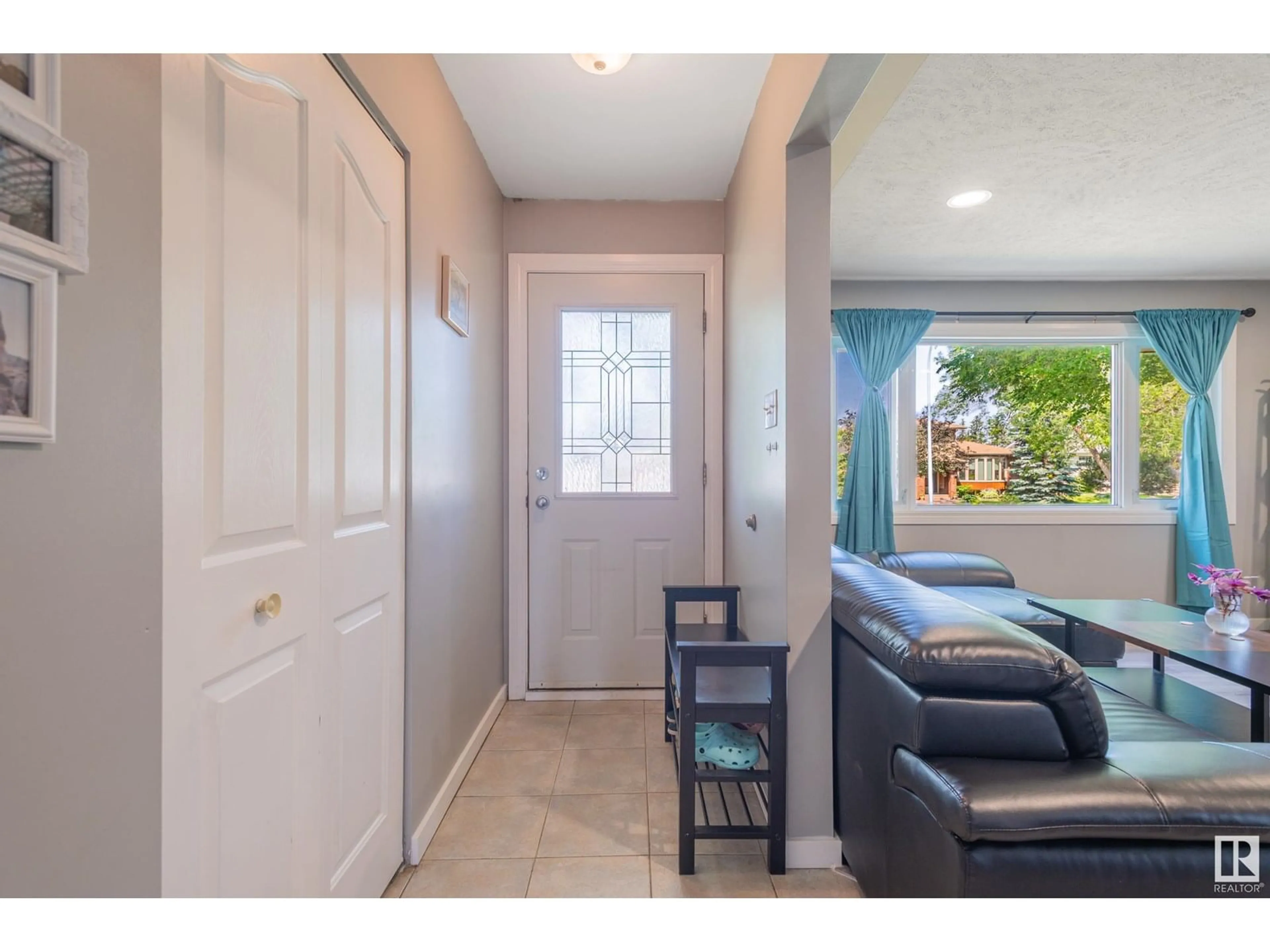 Indoor entryway for 8803 160 ST, Edmonton Alberta T5R2H6