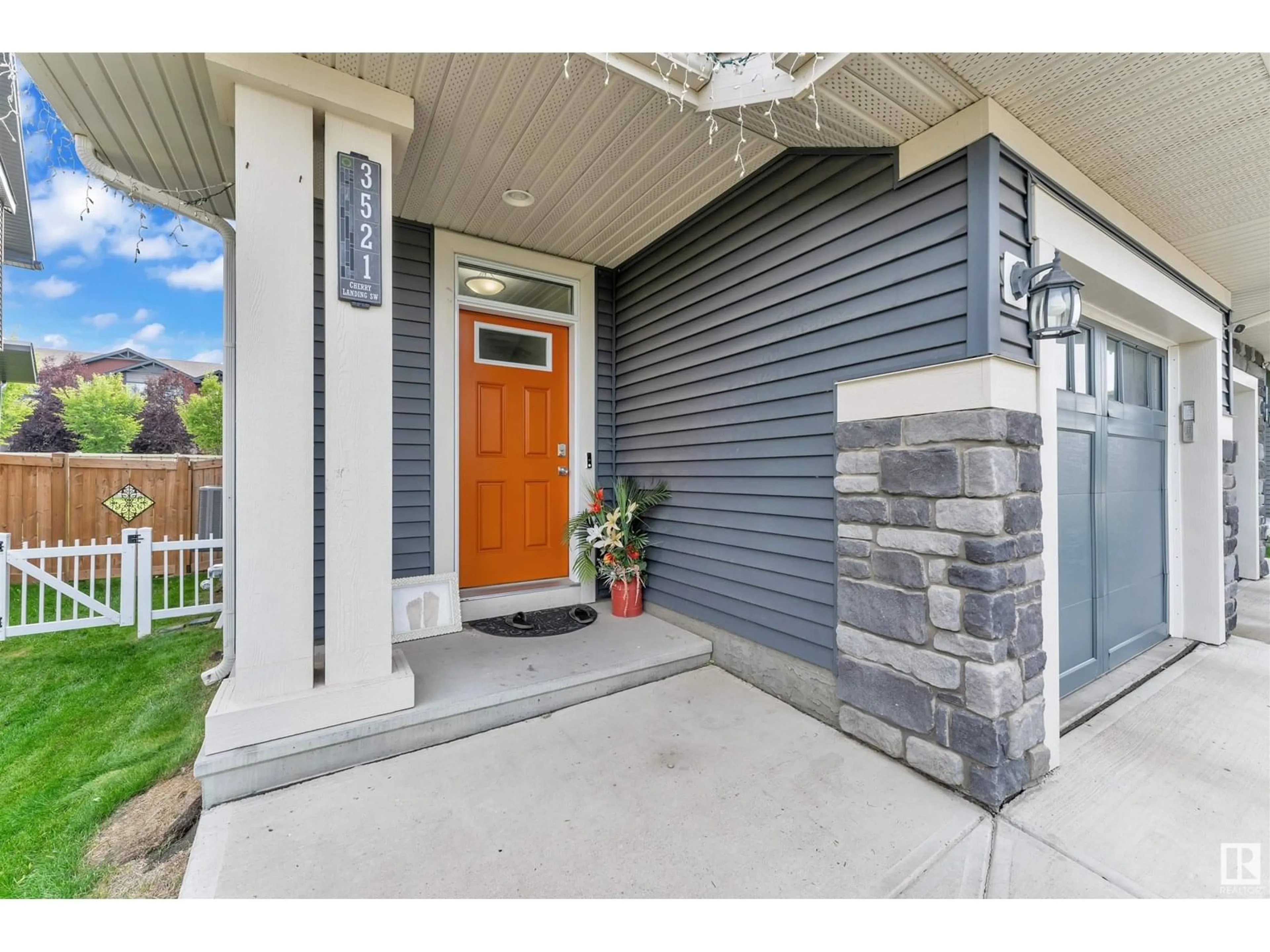 Indoor entryway for 3521 CHERRY LANDING LD, Edmonton Alberta T6X2B6