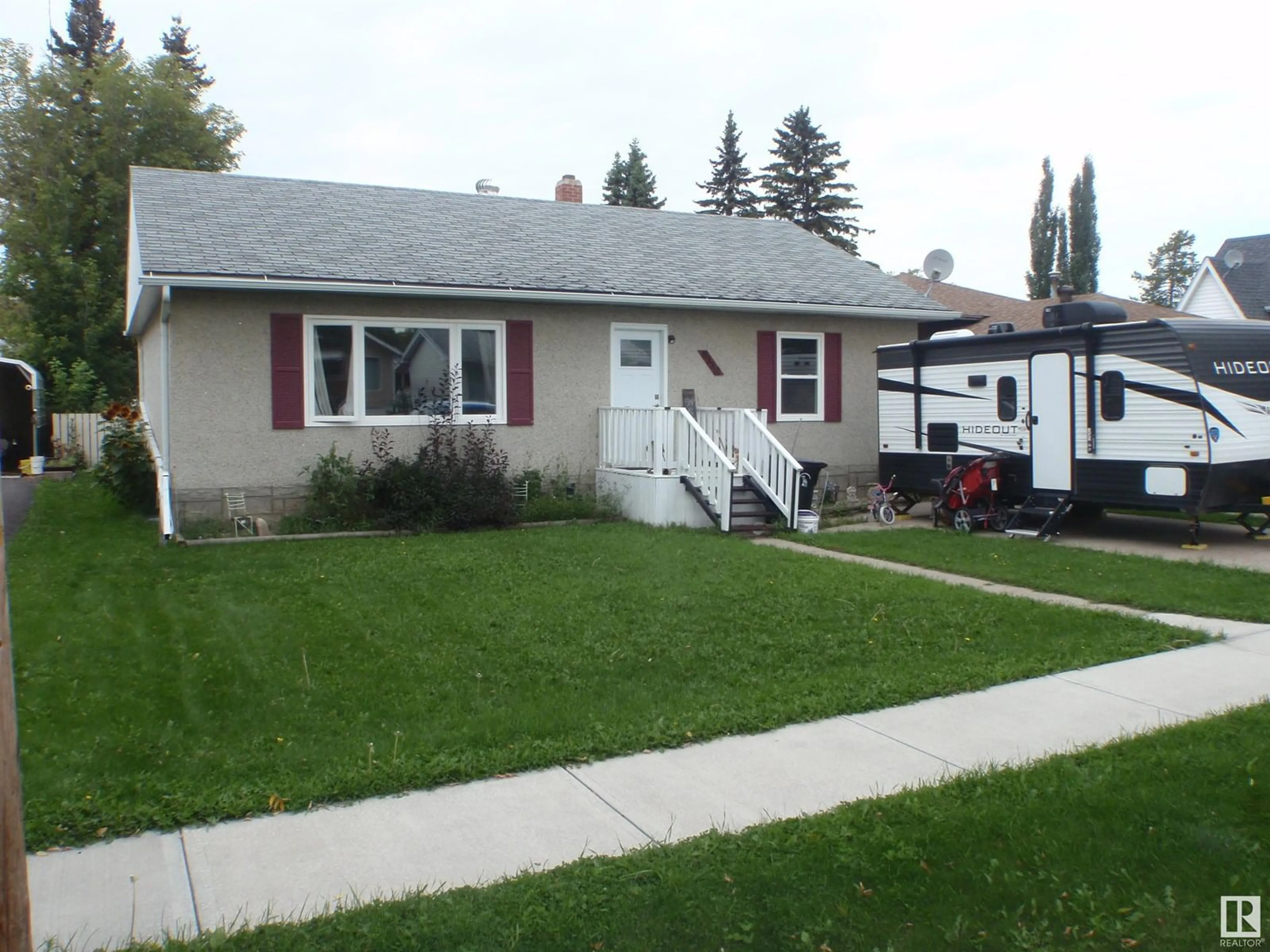 Home with vinyl exterior material, street for 5112 53 ST, Barrhead Alberta T7N1E8