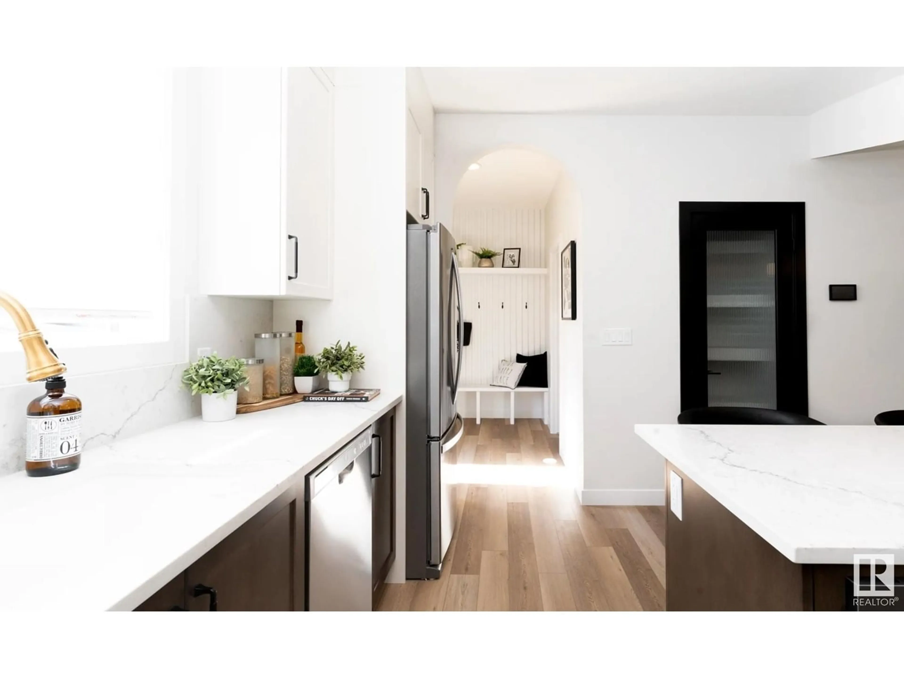 Contemporary kitchen, unknown for 3266 DALLAS SCHMIDT DR, Edmonton Alberta T5E6Z8