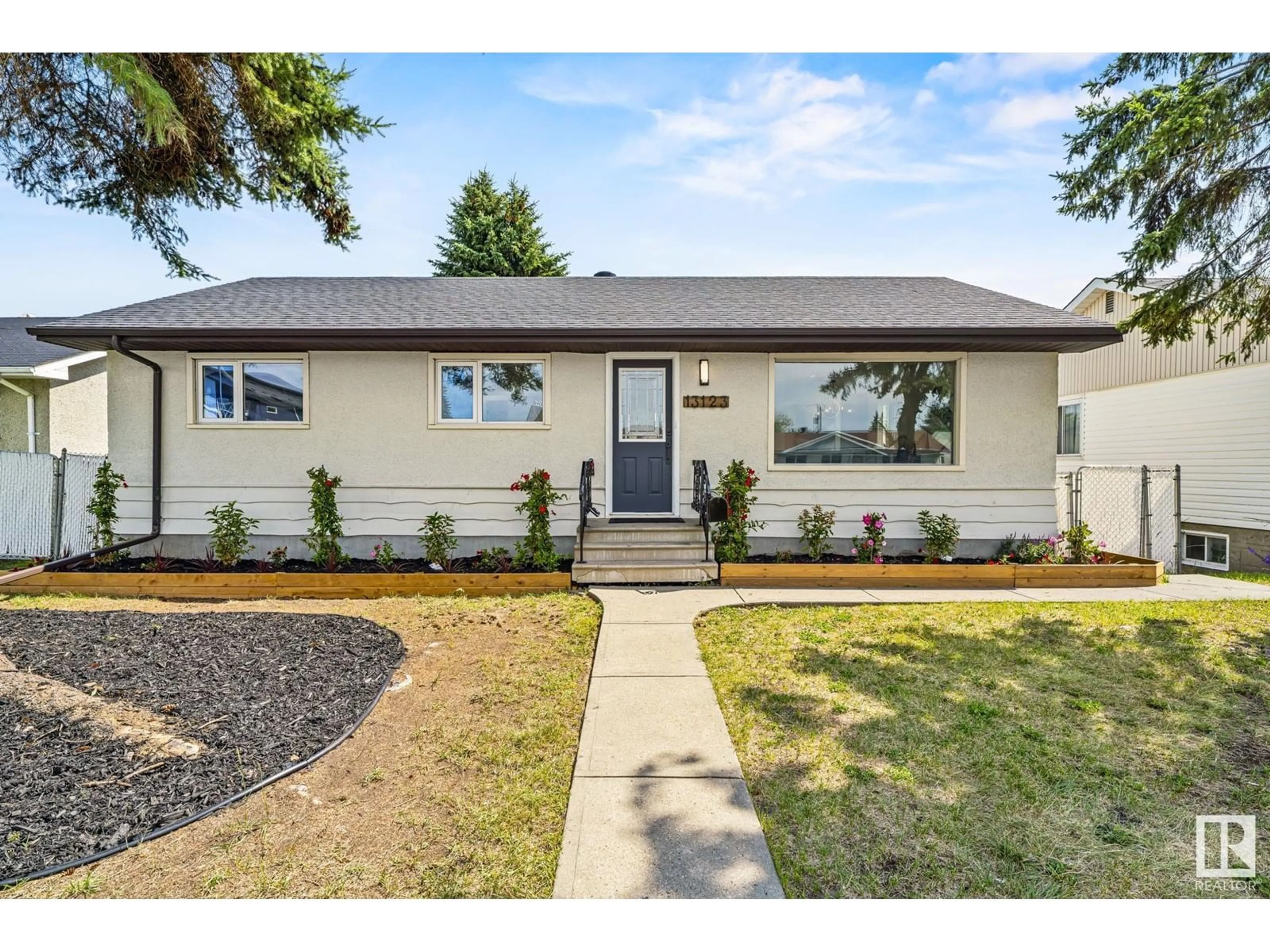 Home with vinyl exterior material, street for 13123 85 ST, Edmonton Alberta T5E2Z5
