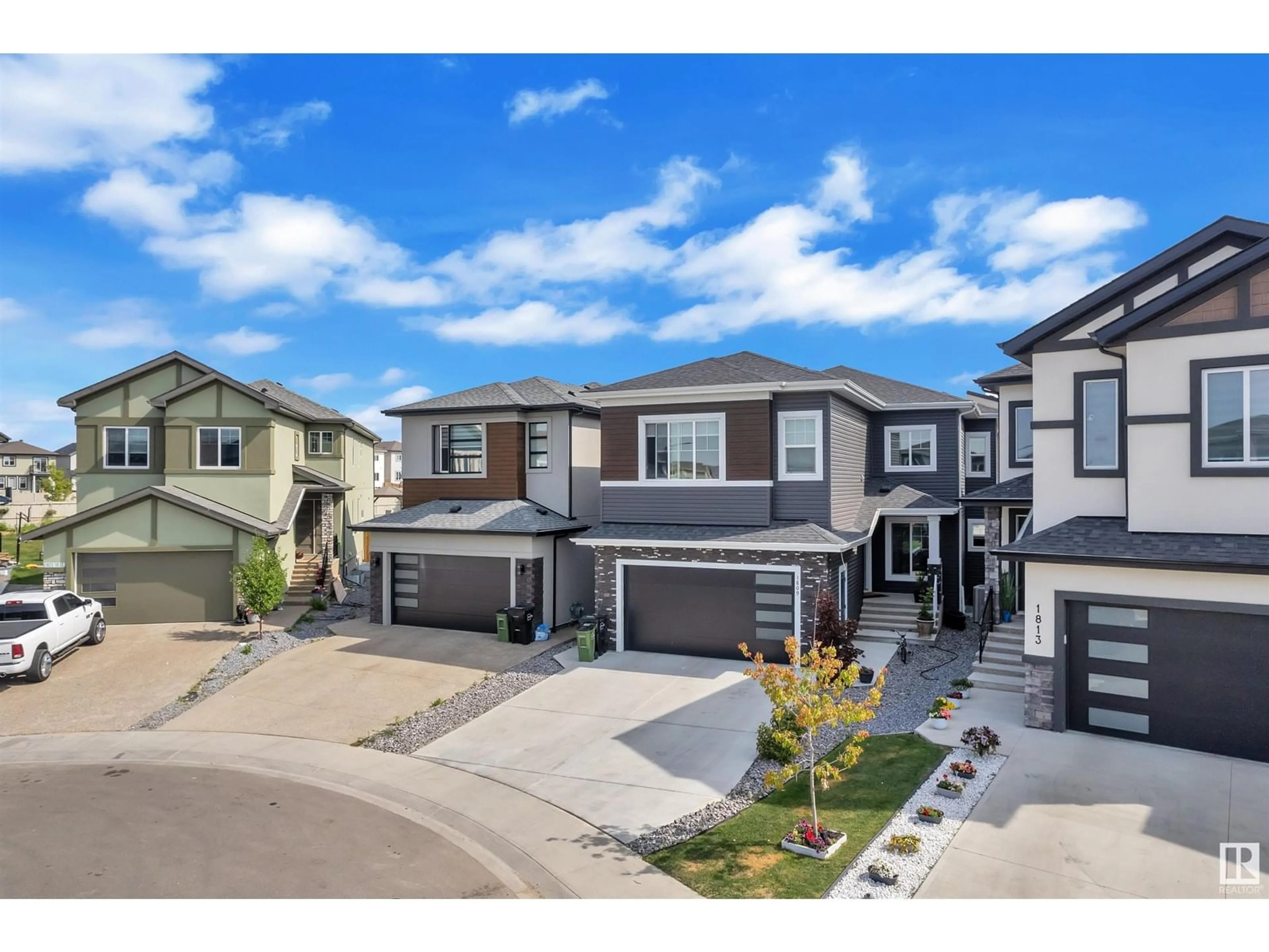 A pic from outside/outdoor area/front of a property/back of a property/a pic from drone, street for NW - 1809 18A AVENUE, Edmonton Alberta T6T2M9