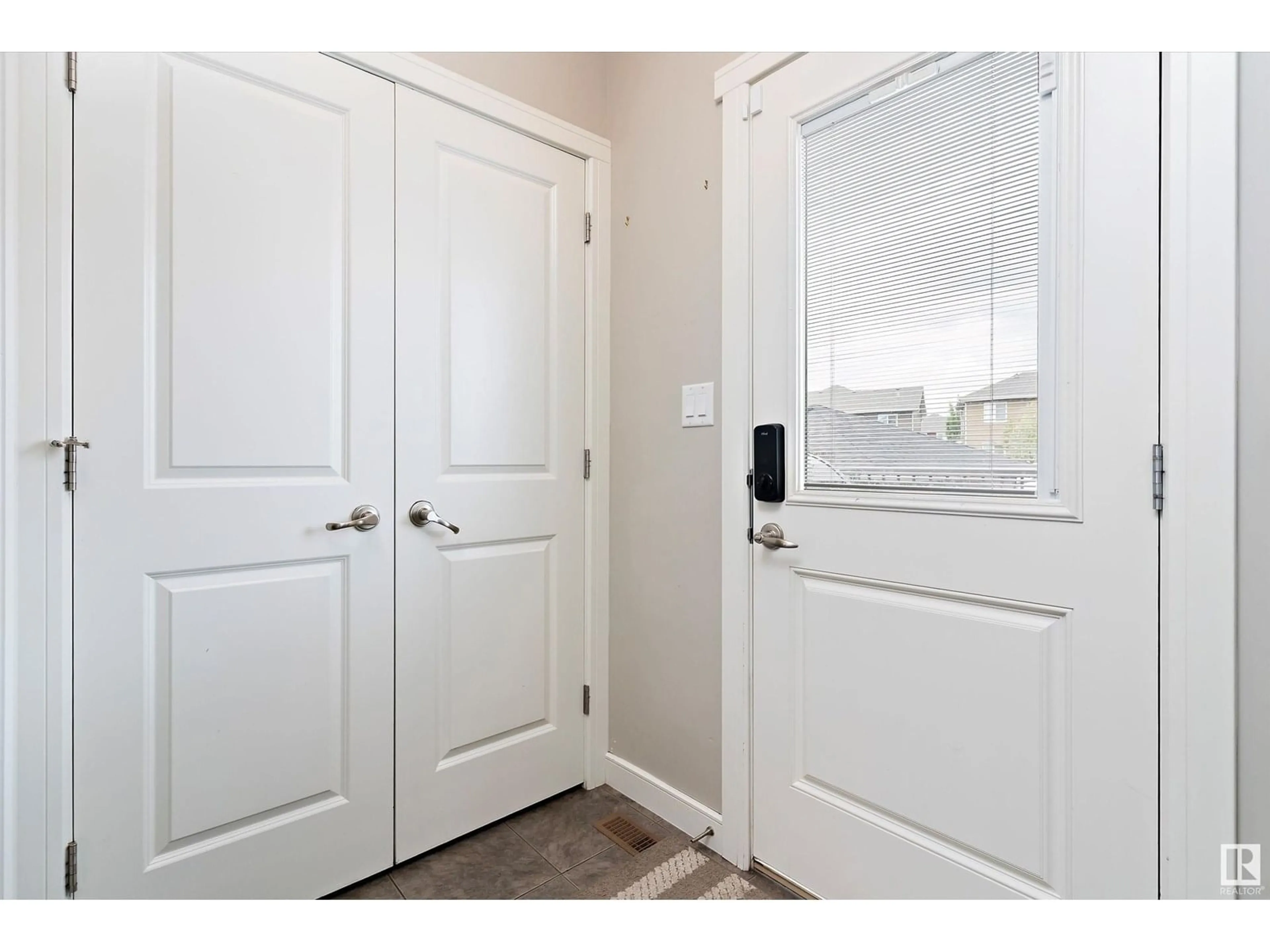 Indoor entryway for 184 ROBINSON DR, Leduc Alberta T9E1B1